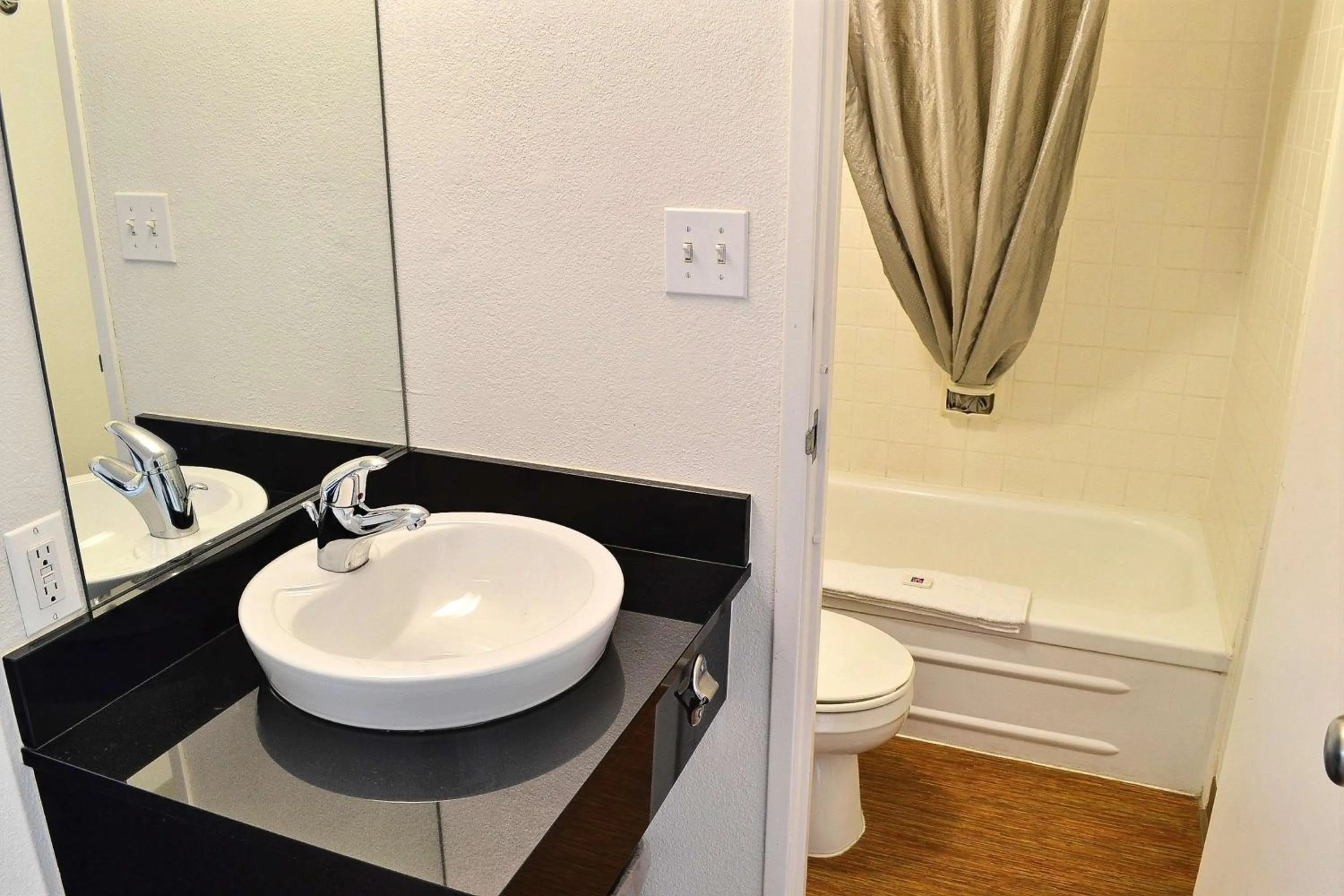 Photo of the whole room in Motel 6-Billings, MT - North