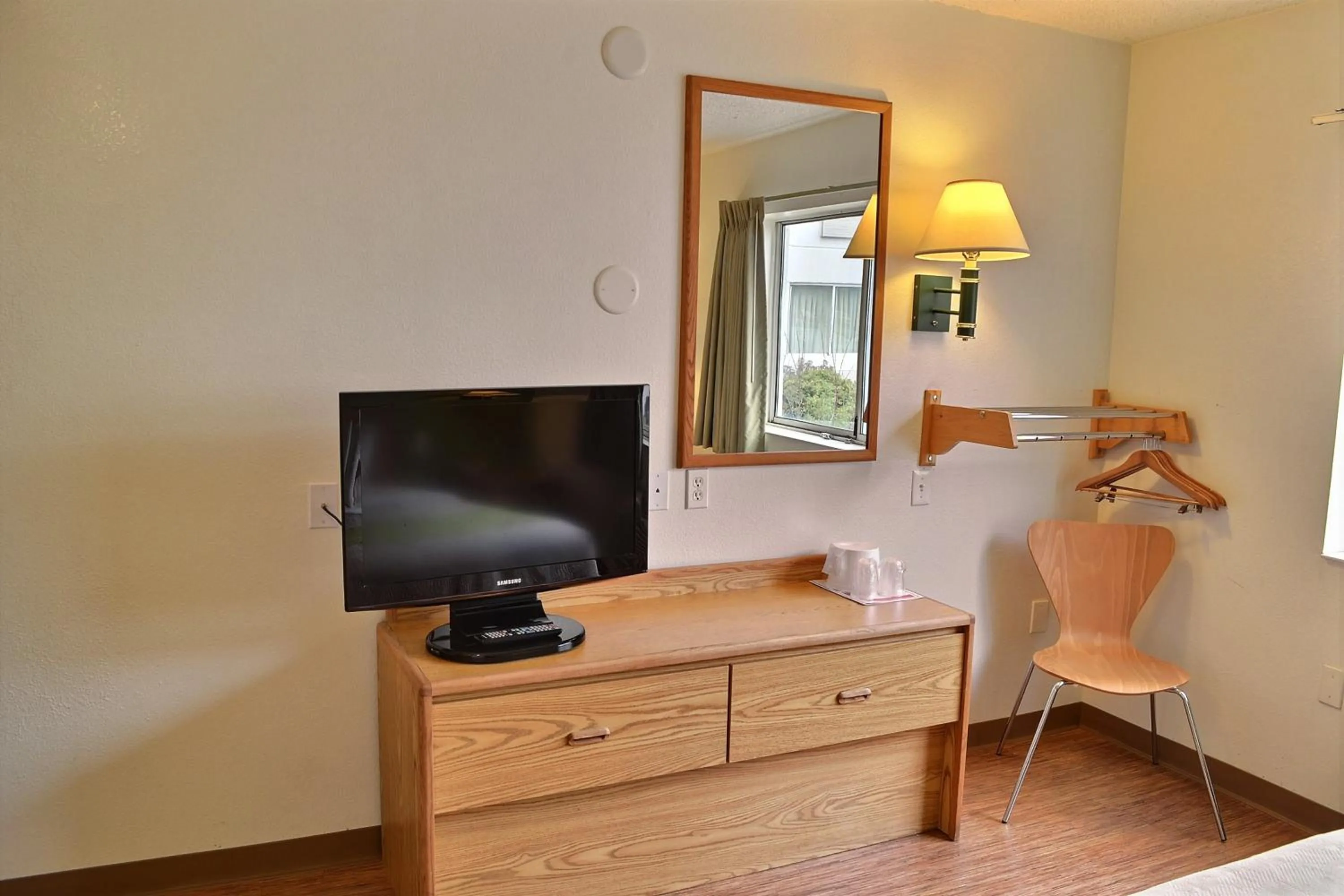TV and multimedia in Motel 6-Billings, MT - North
