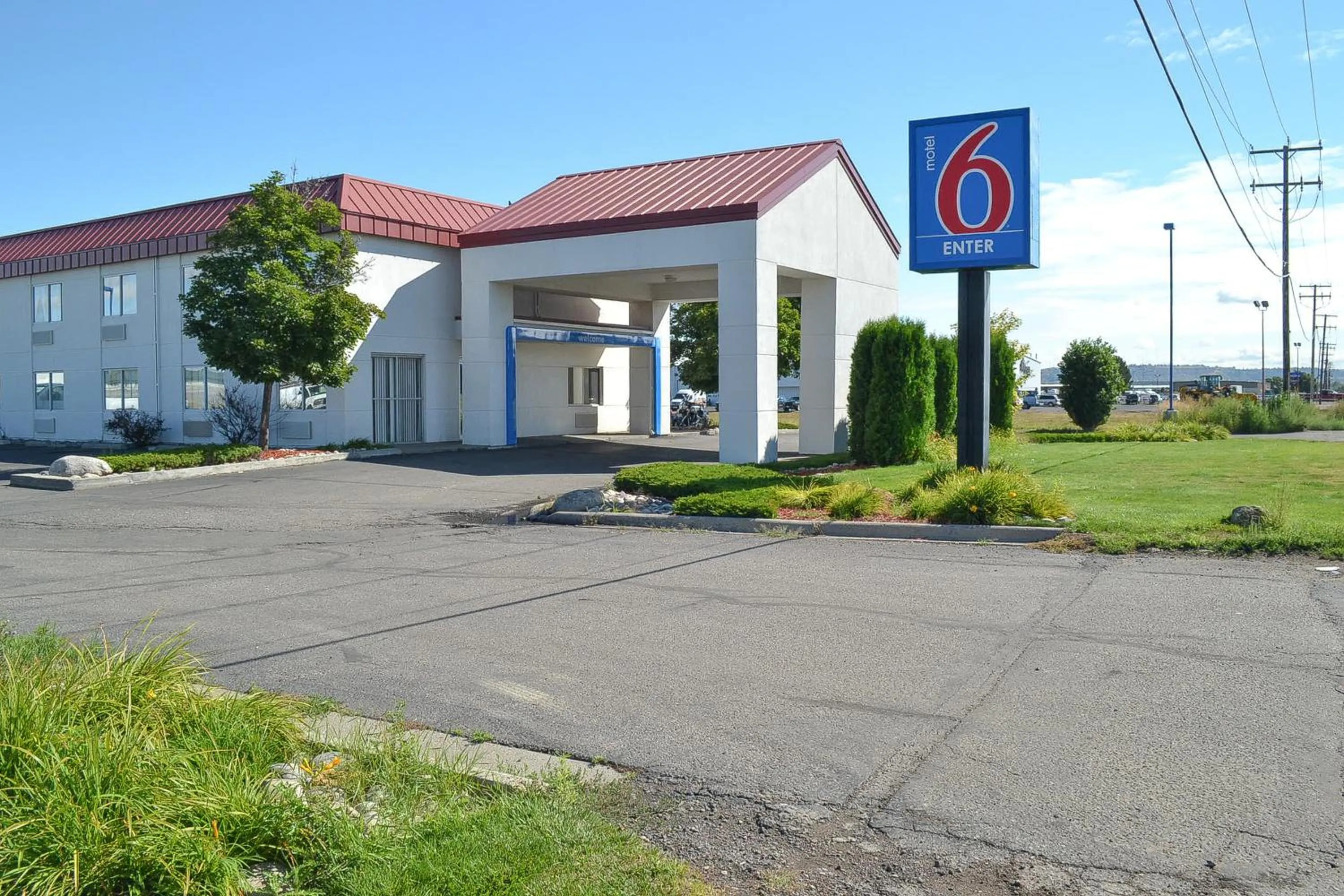 Facade/entrance in Motel 6-Billings, MT - North