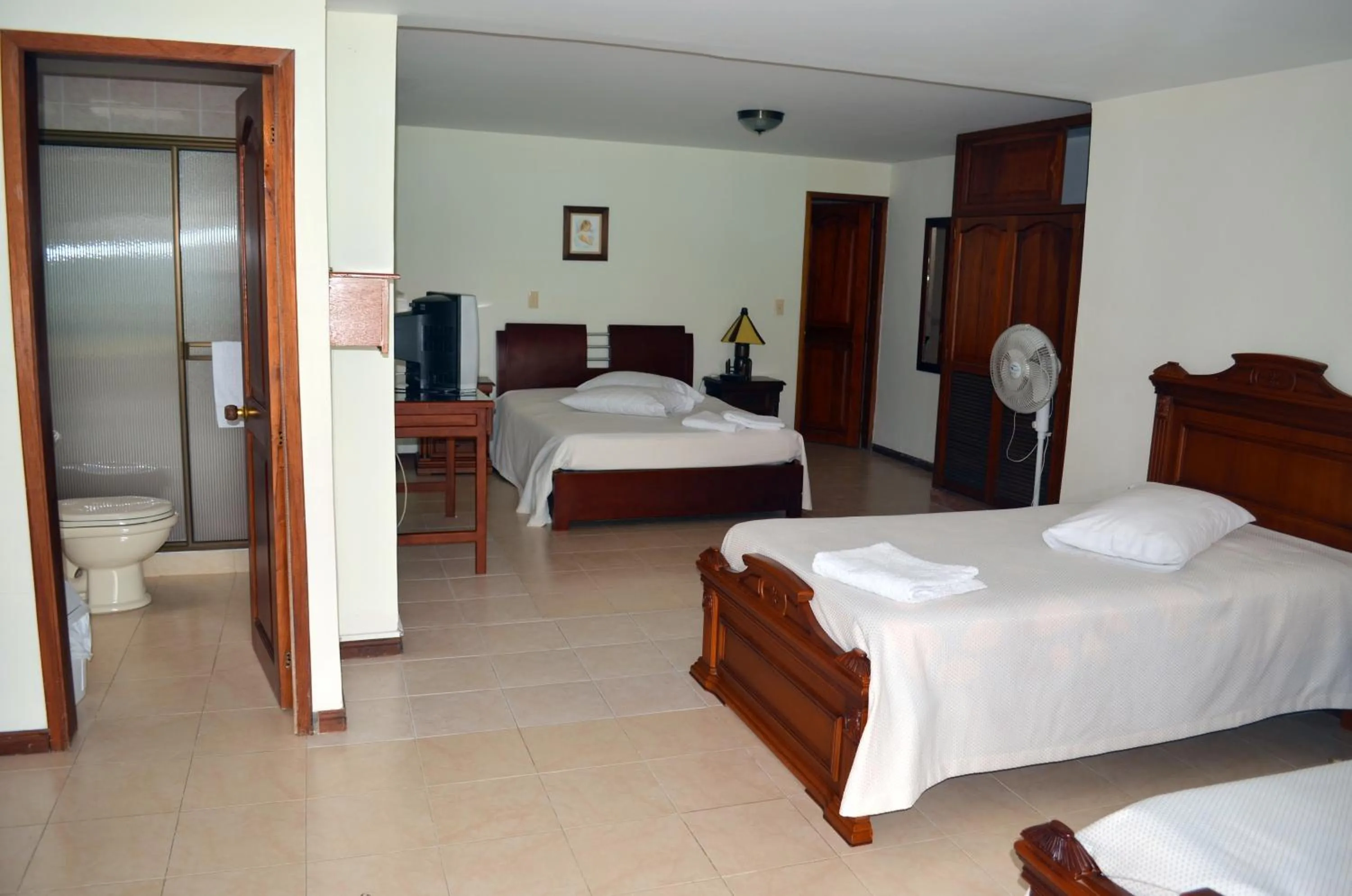 Photo of the whole room, Bed in Finca Hotel Valparaíso