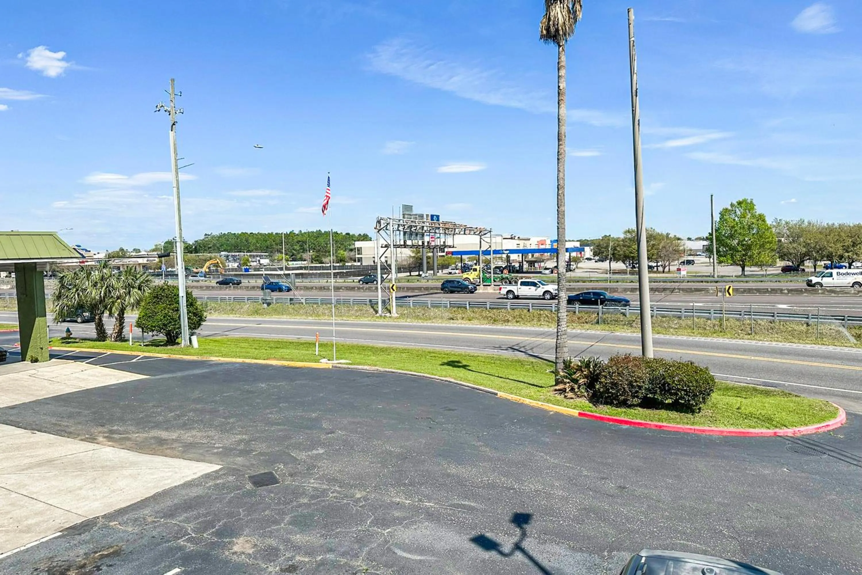 Parking in OYO Hotel Mobile, AL I-65 at Airport Blvd