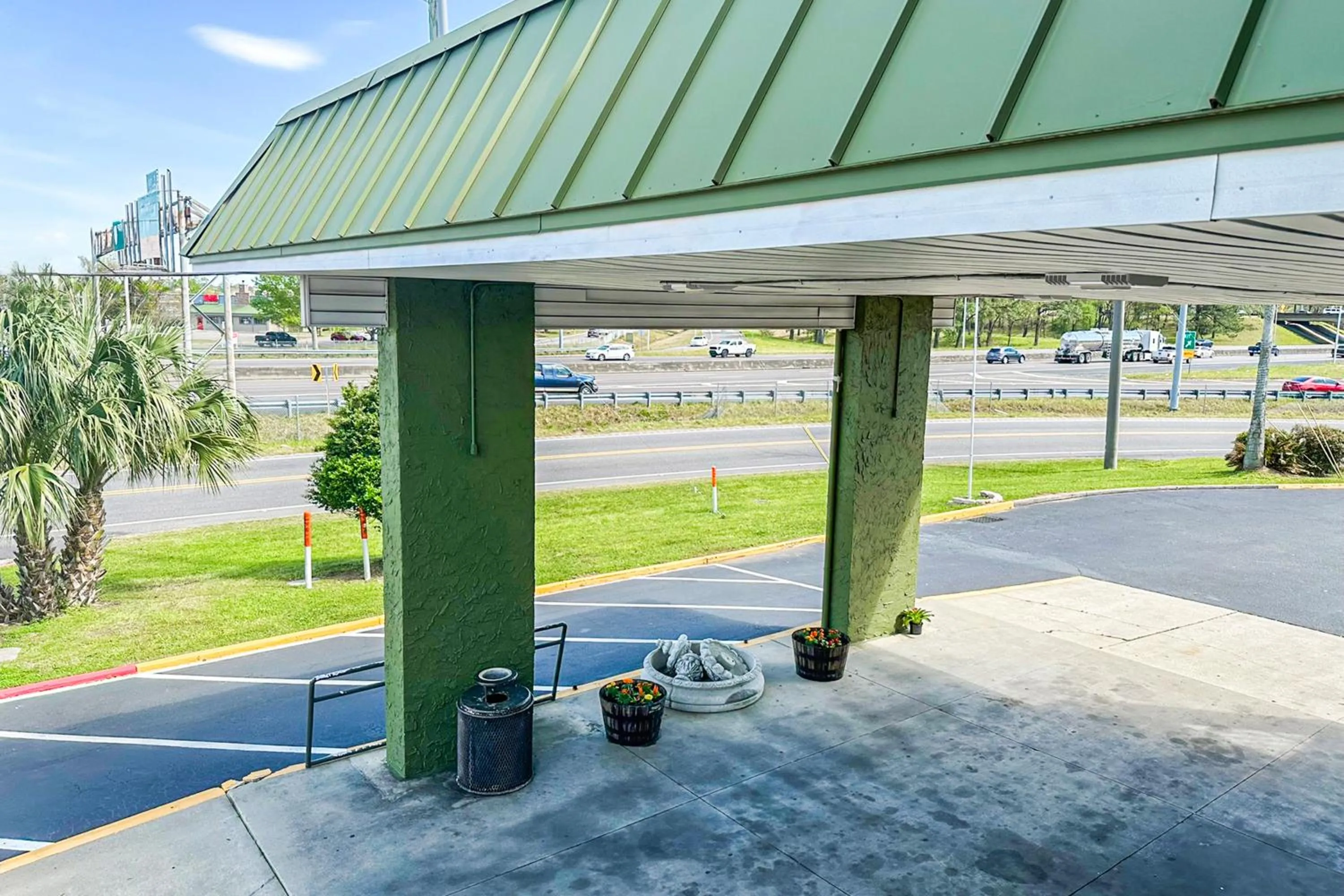 Facade/entrance in OYO Hotel Mobile, AL I-65 at Airport Blvd