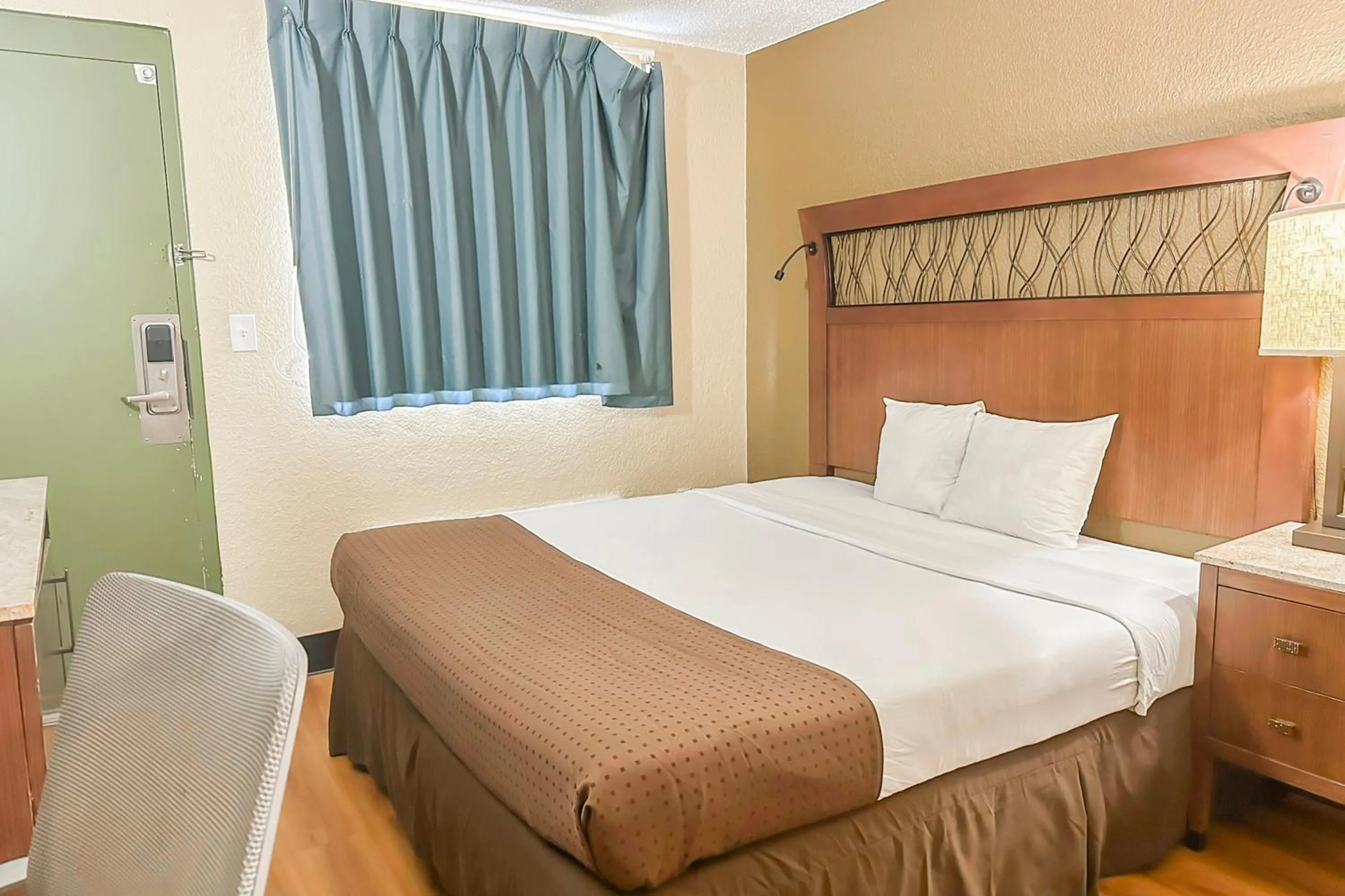 Bedroom, Bed in OYO Hotel Mobile, AL I-65 at Airport Blvd