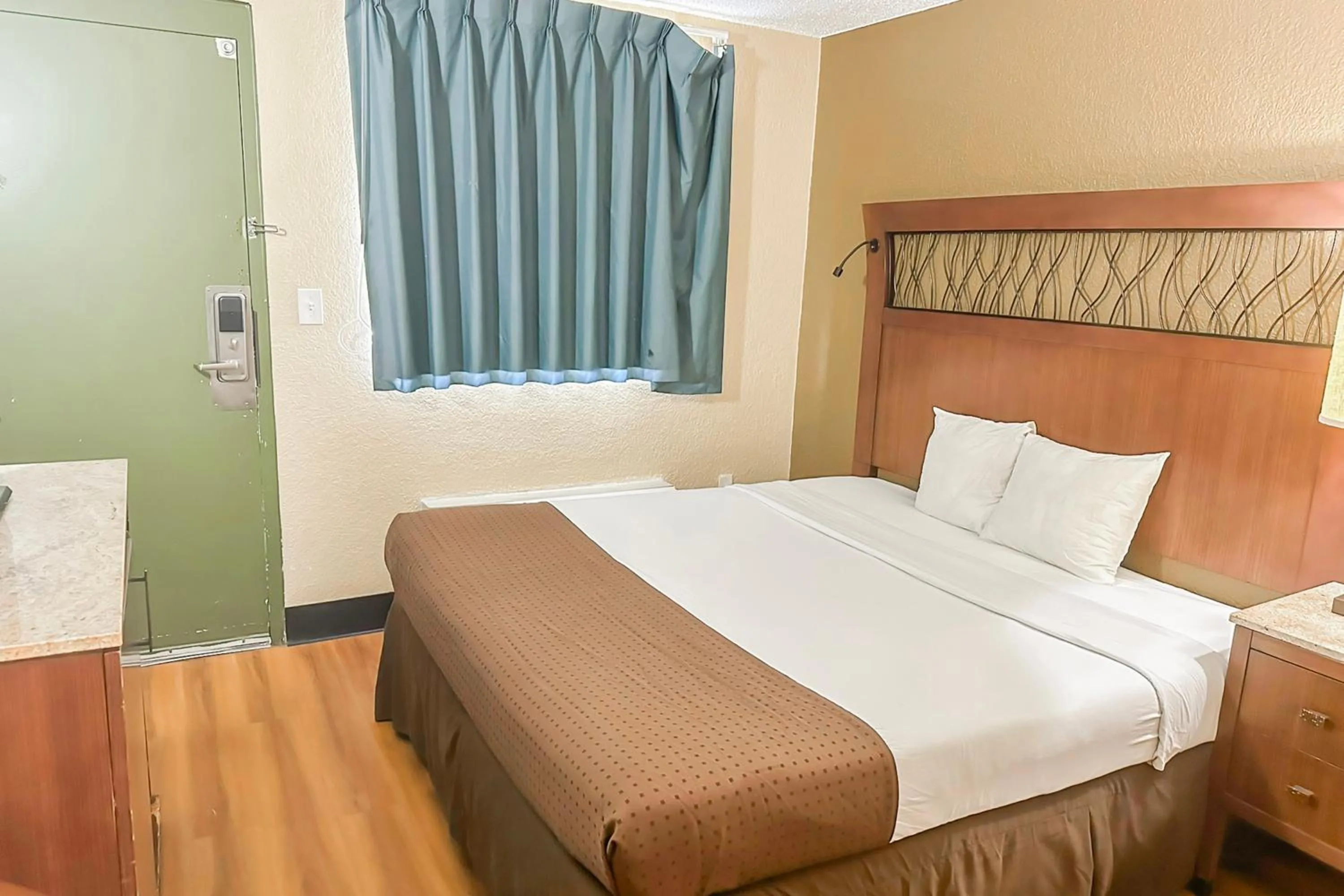 Bedroom, Bed in OYO Hotel Mobile, AL I-65 at Airport Blvd