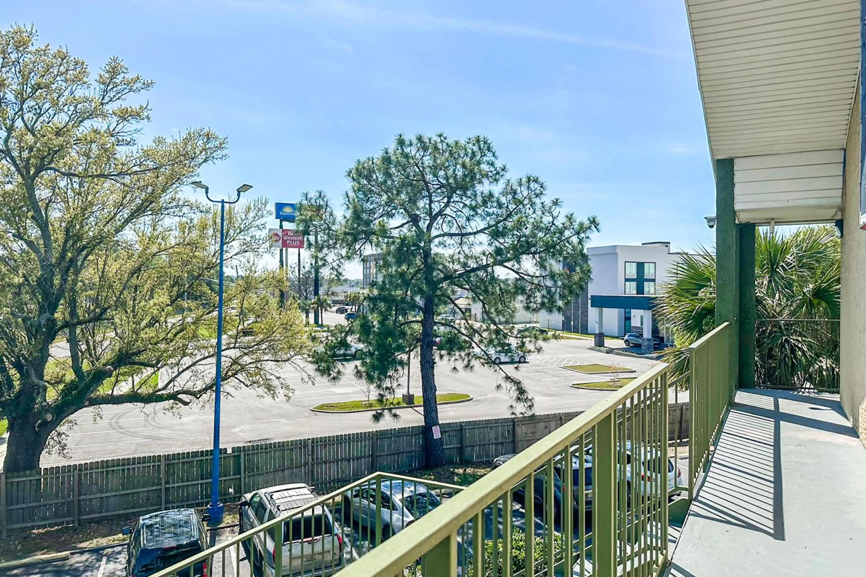 Parking in OYO Hotel Mobile, AL I-65 at Airport Blvd