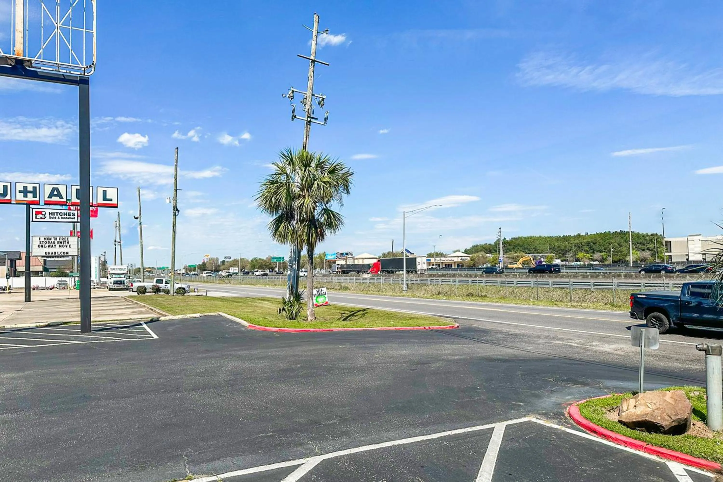 Facade/entrance in OYO Hotel Mobile, AL I-65 at Airport Blvd