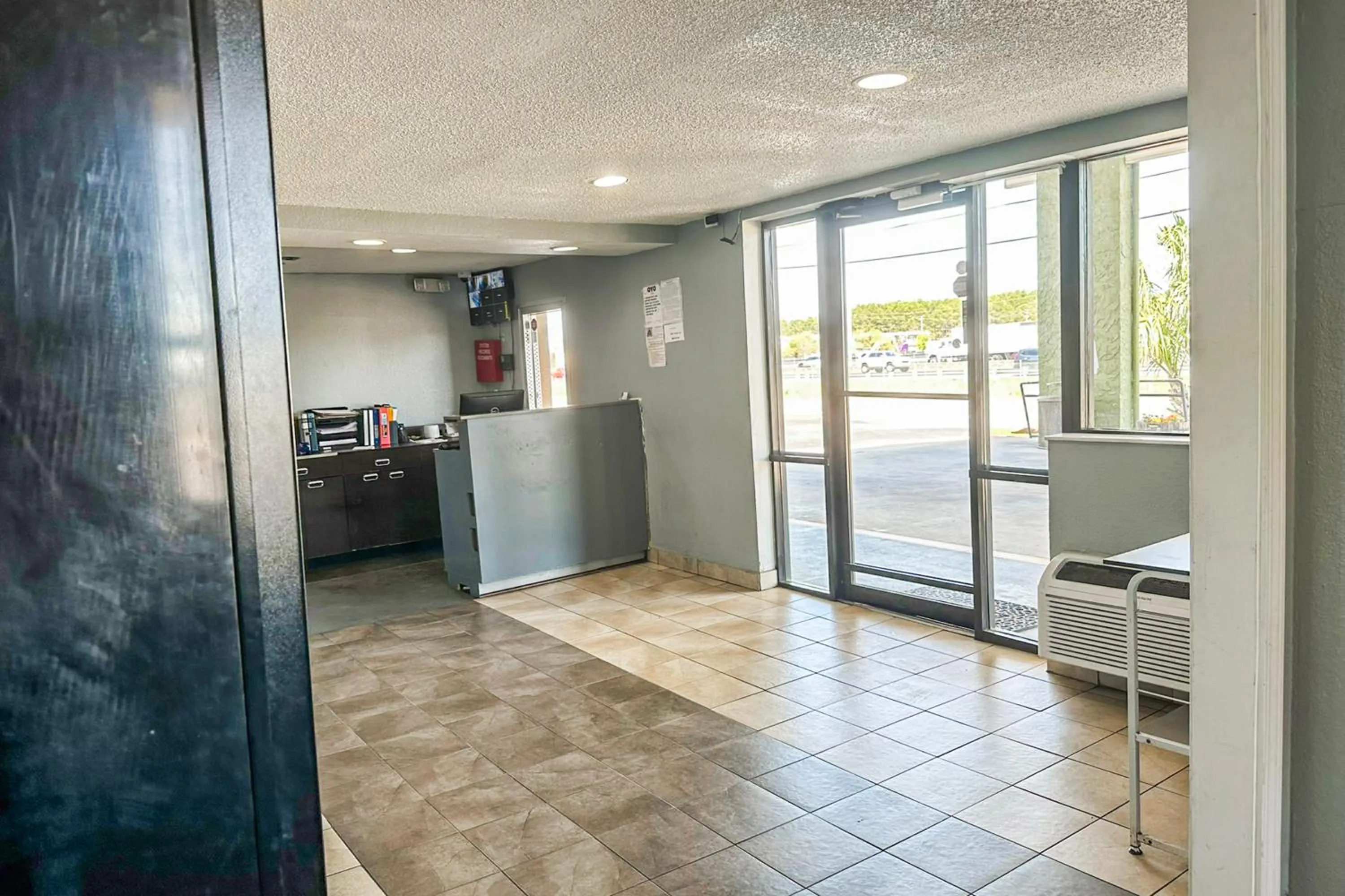 Lobby or reception in OYO Hotel Mobile, AL I-65 at Airport Blvd