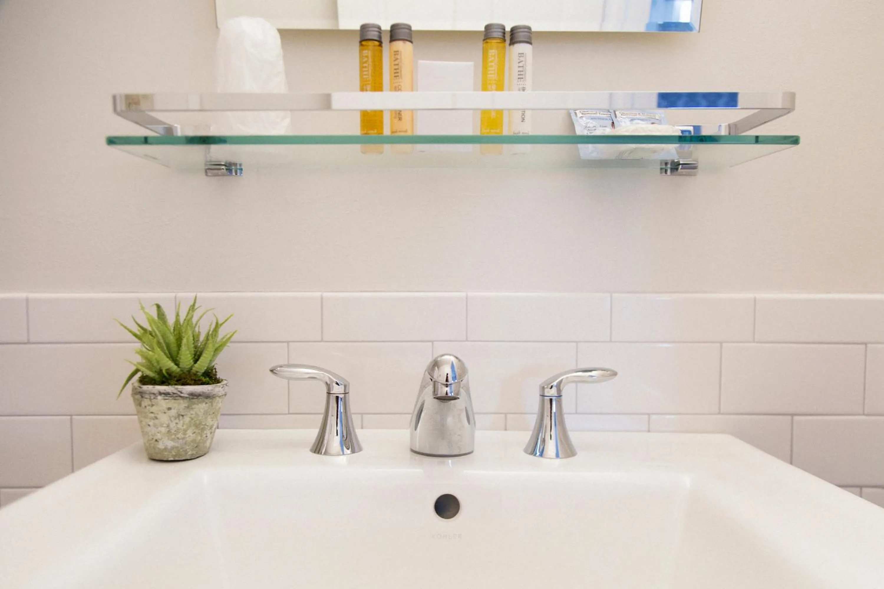 Bathroom in The Whaler's Inn