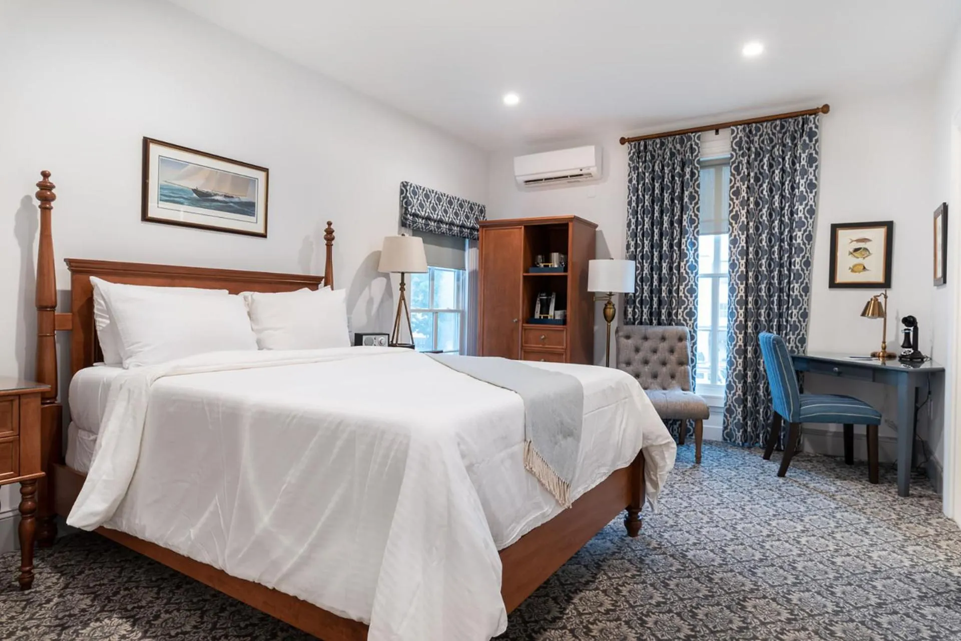 Photo of the whole room, Bed in The Whaler's Inn