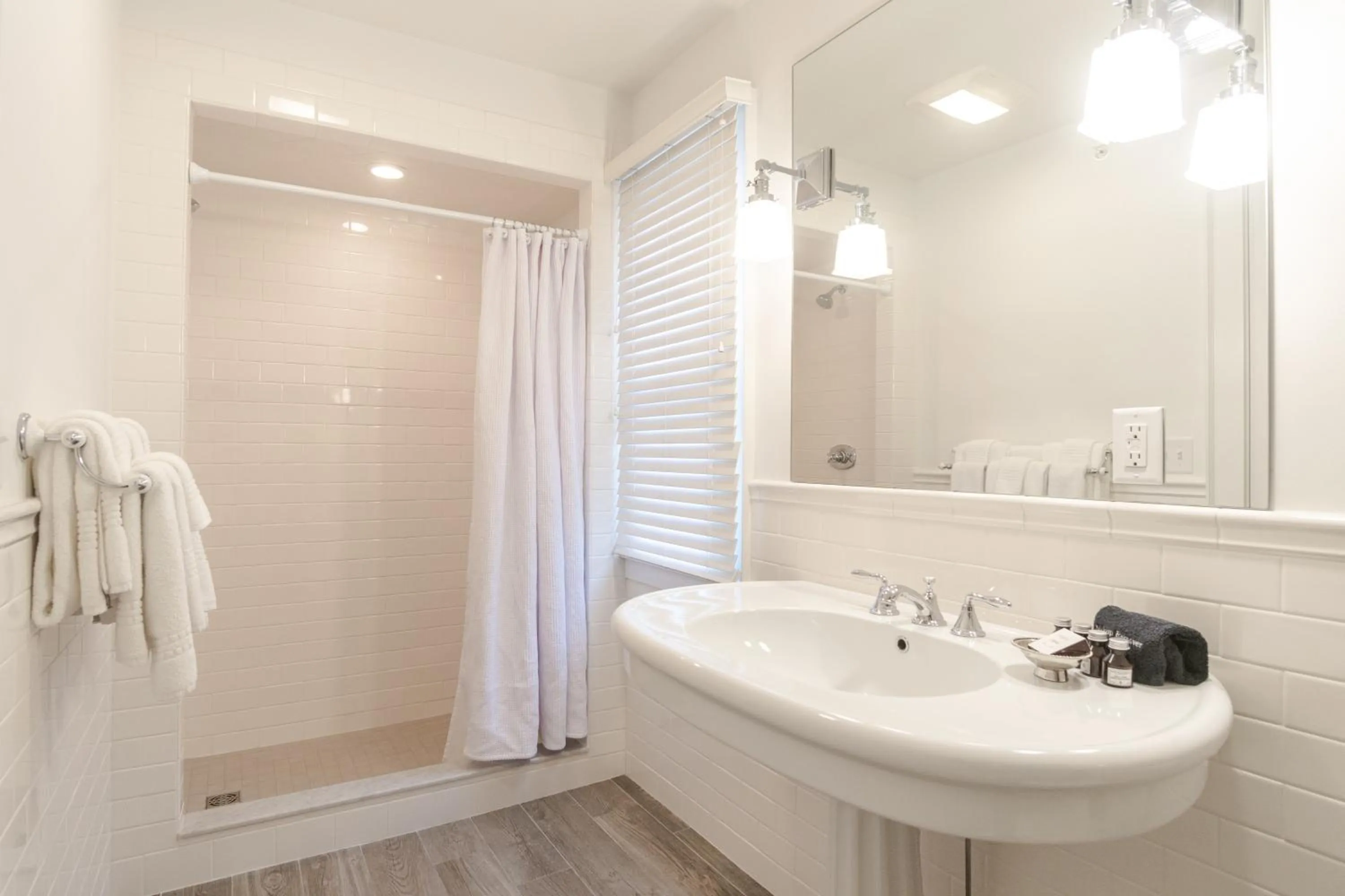 Bathroom in The Whaler's Inn