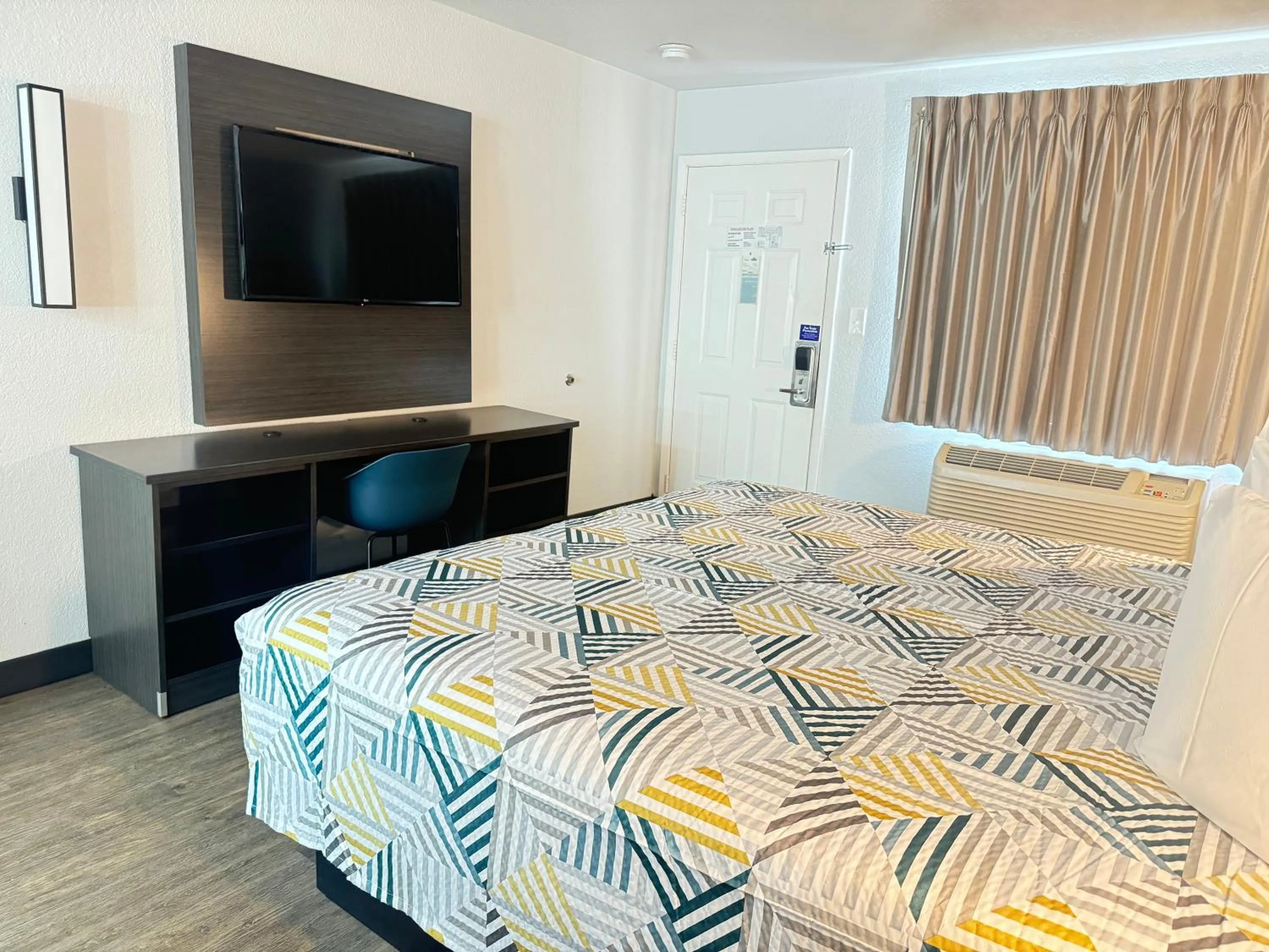 Bathroom, Bed in Masters Inn Tucker