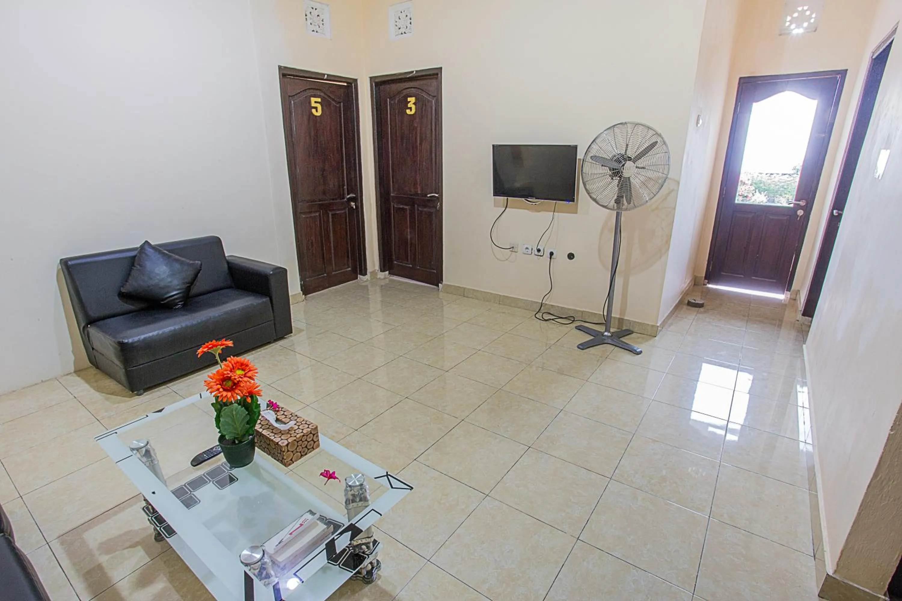 Communal lounge/ TV room in Horizon Nusa Penida