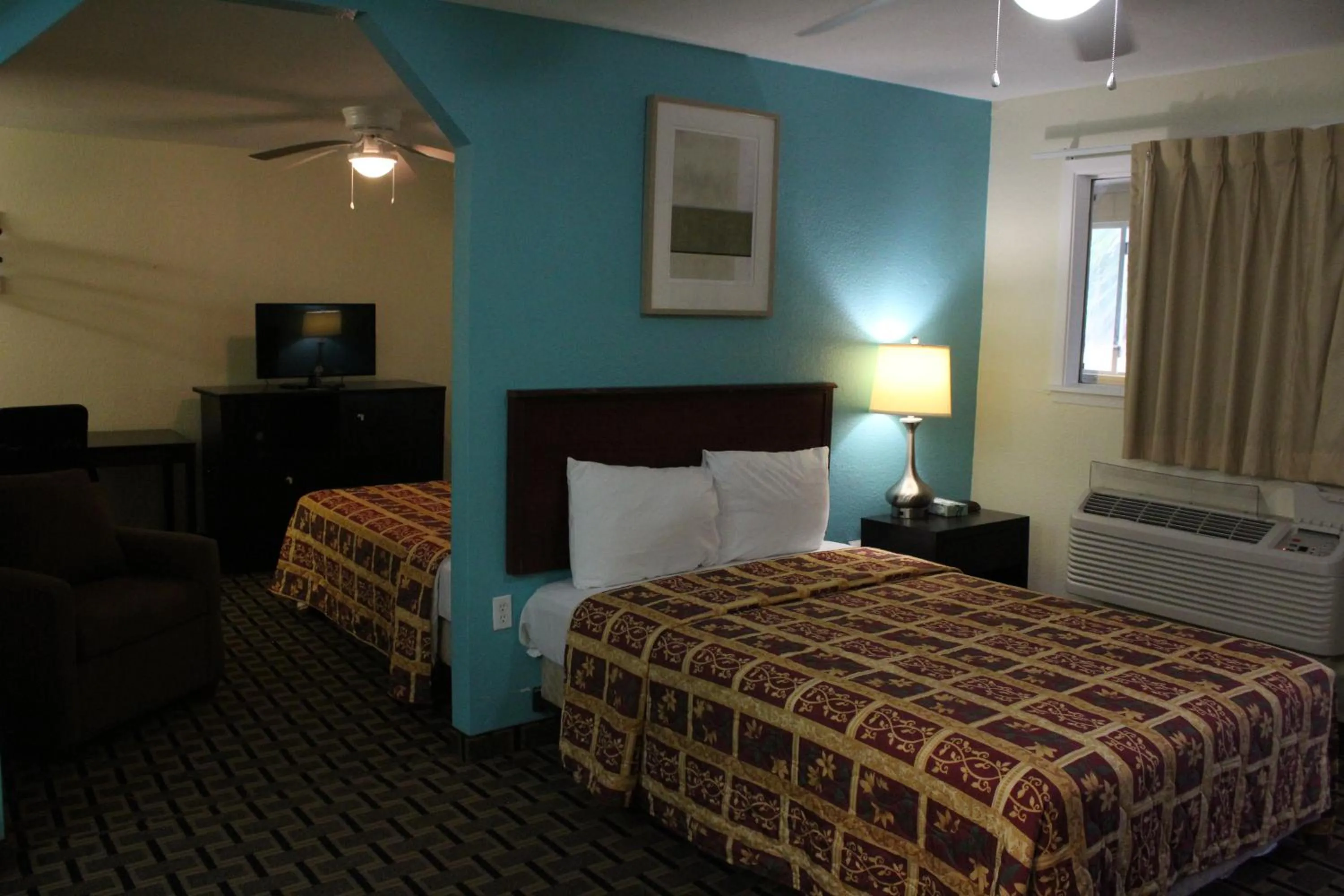 Bed in American Inn Port O'Connor