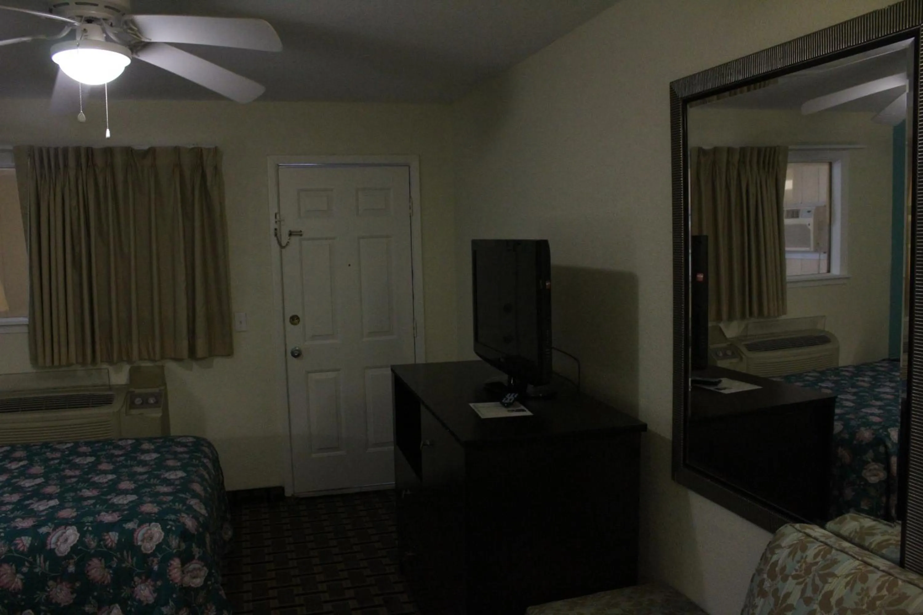 Bed in American Inn Port O'Connor