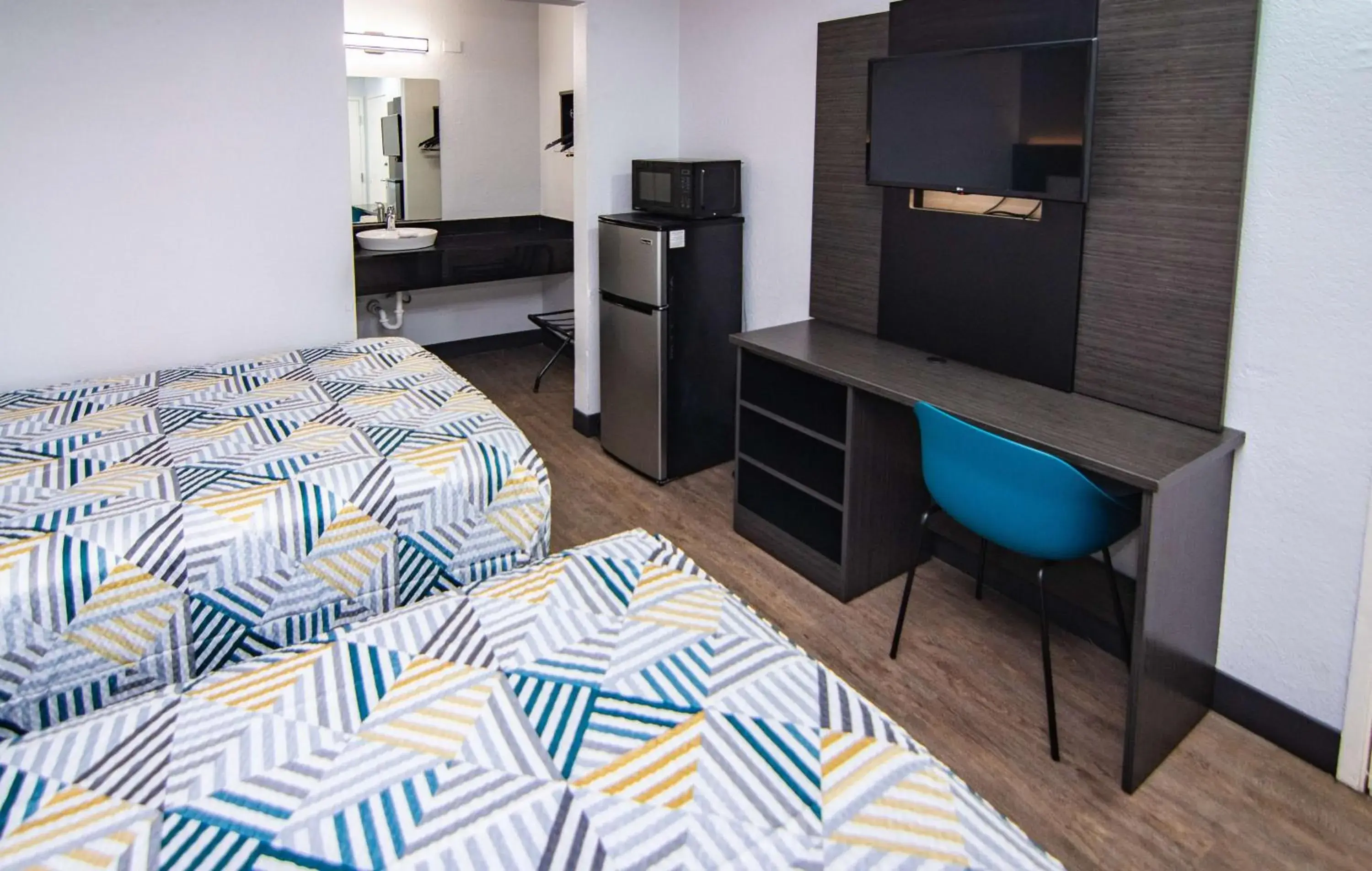 Quadruple Room in Motel 6-Ft. Pierce, FL Quadruple Room in Motel 6-Ft. Pierce, FL