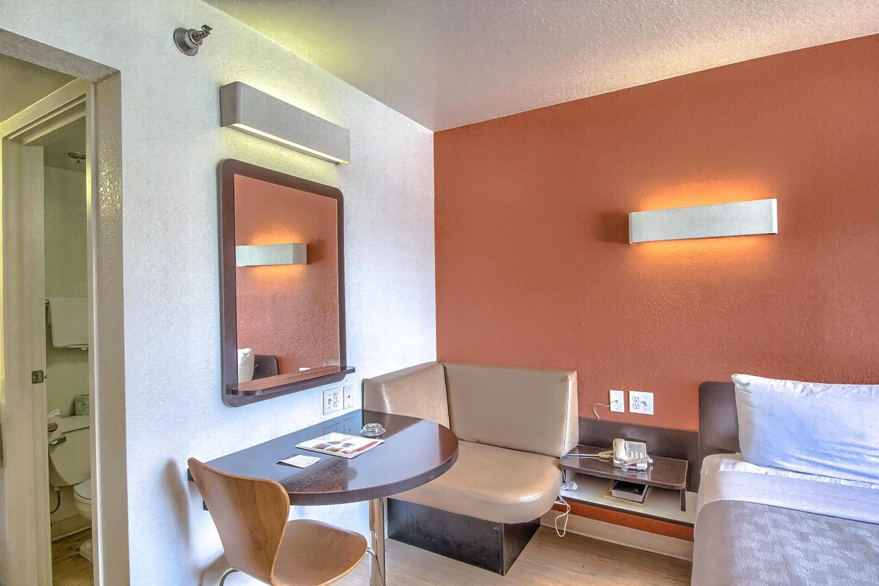 Bedroom, Bed in Motel 6 San Antonio, Tx Six Flags Fiesta TX - La Cantera Area