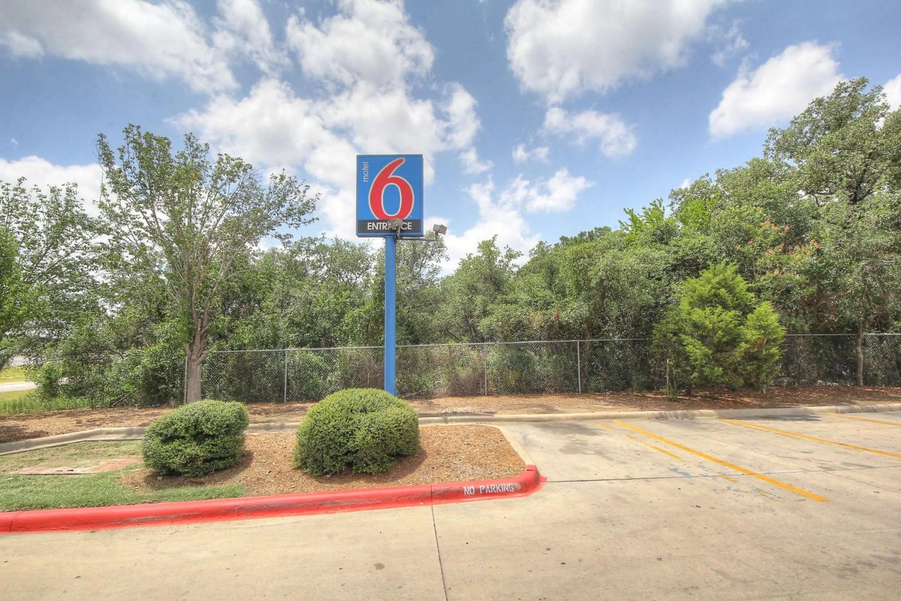 Property building in Motel 6 San Antonio, Tx Six Flags Fiesta TX - La Cantera Area