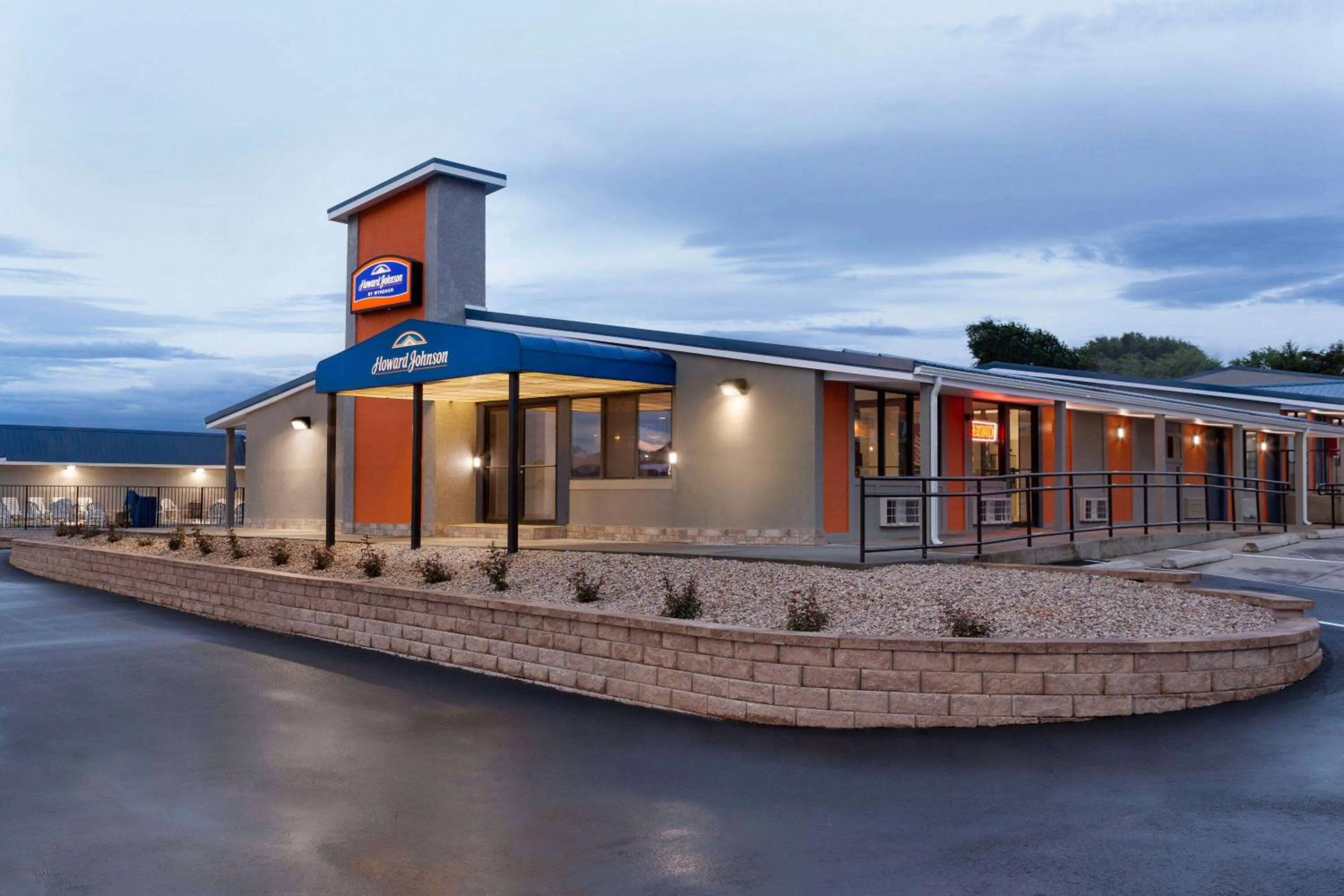 Property building in Howard Johnson by Wyndham Harrisonburg