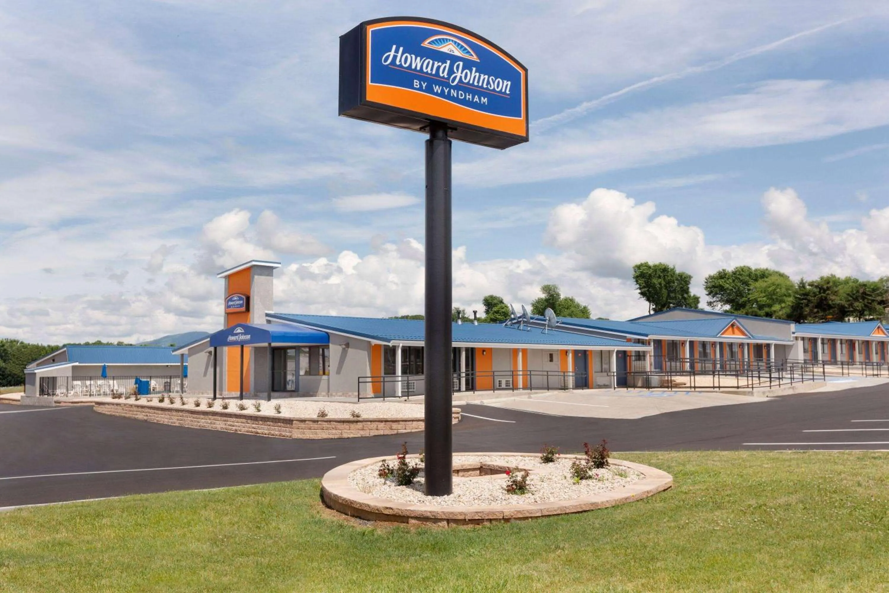 Property building in Howard Johnson by Wyndham Harrisonburg