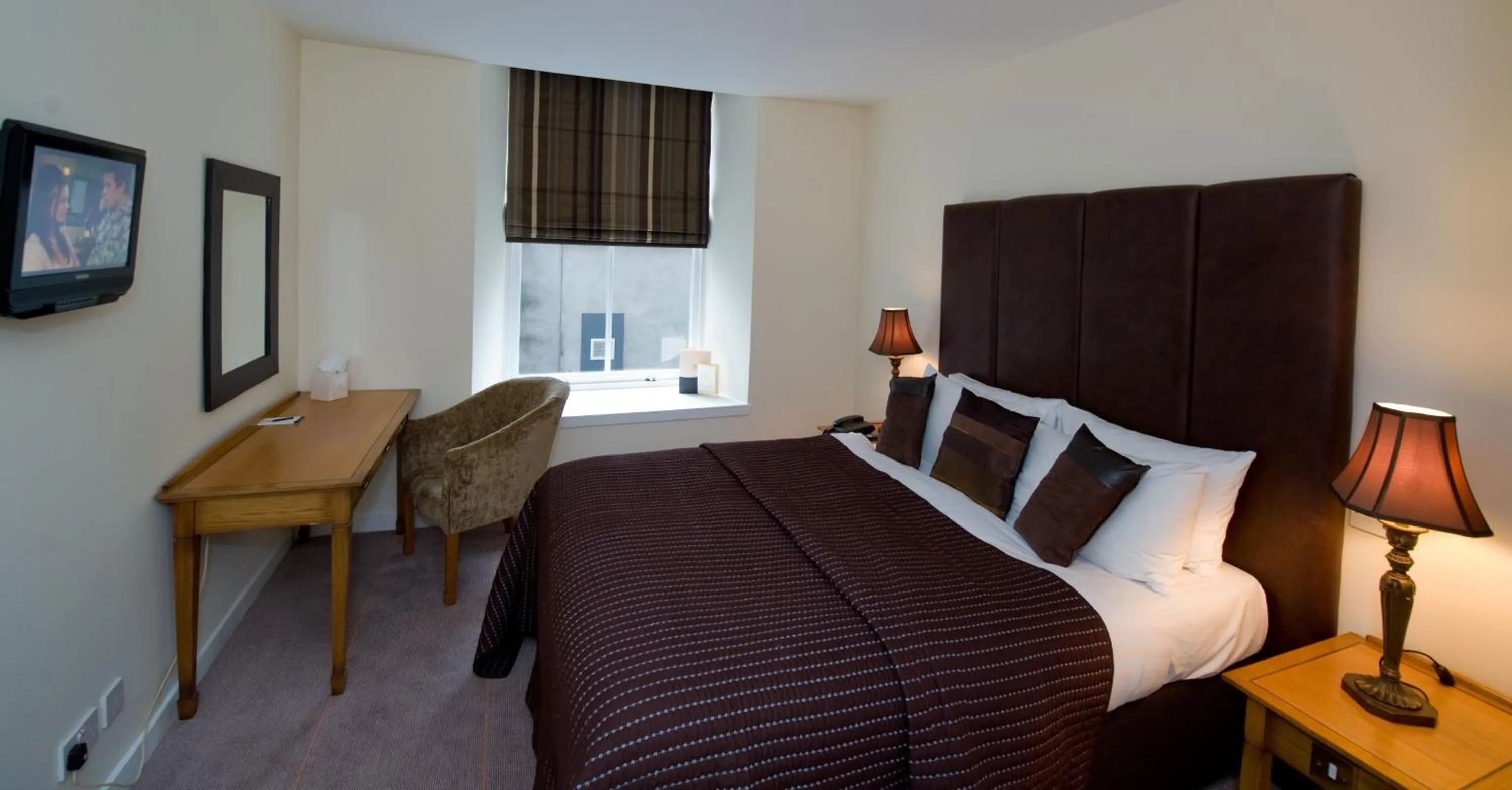 Bed in Aberdeen Douglas Hotel