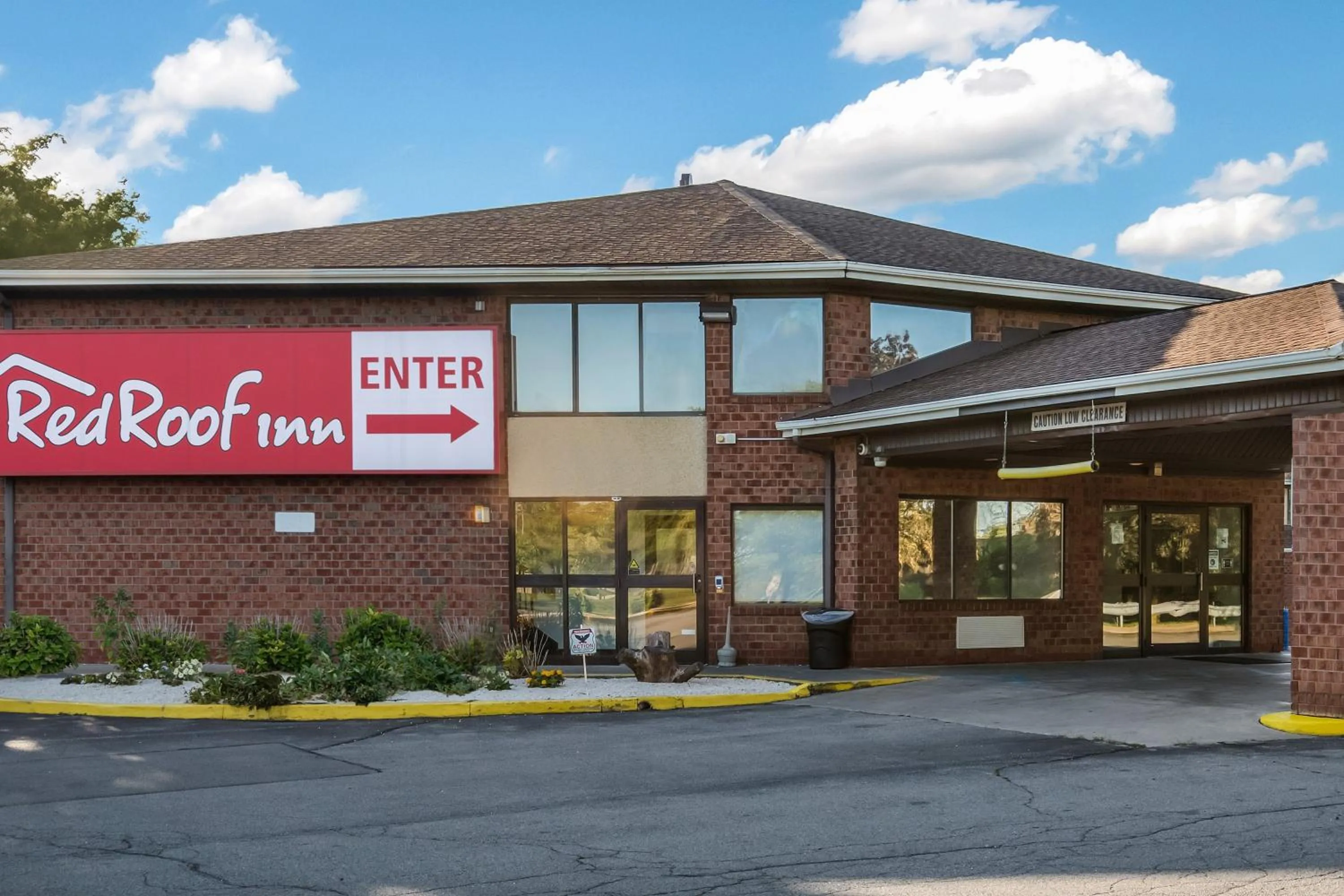 Property building in Red Roof Inn Rochester - Airport