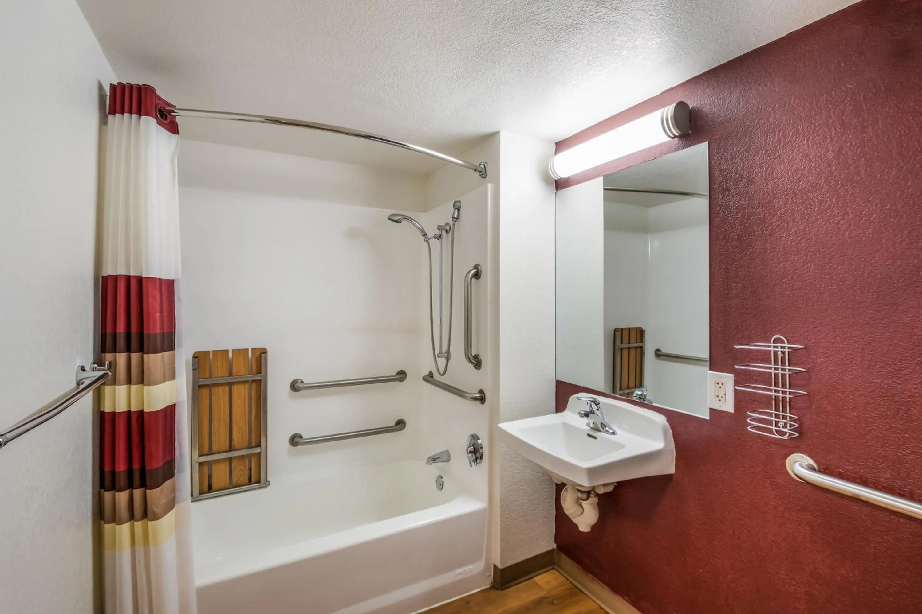 Bathroom in Red Roof Inn Rochester - Airport