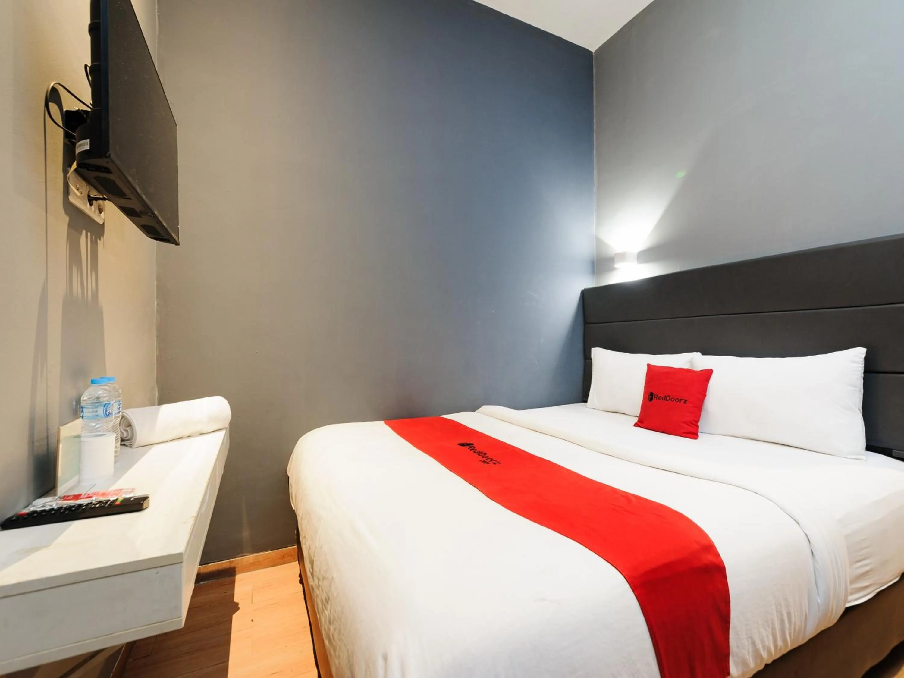 Bedroom, Bed in RedDoorz Plus @ Danau Sunter Utara