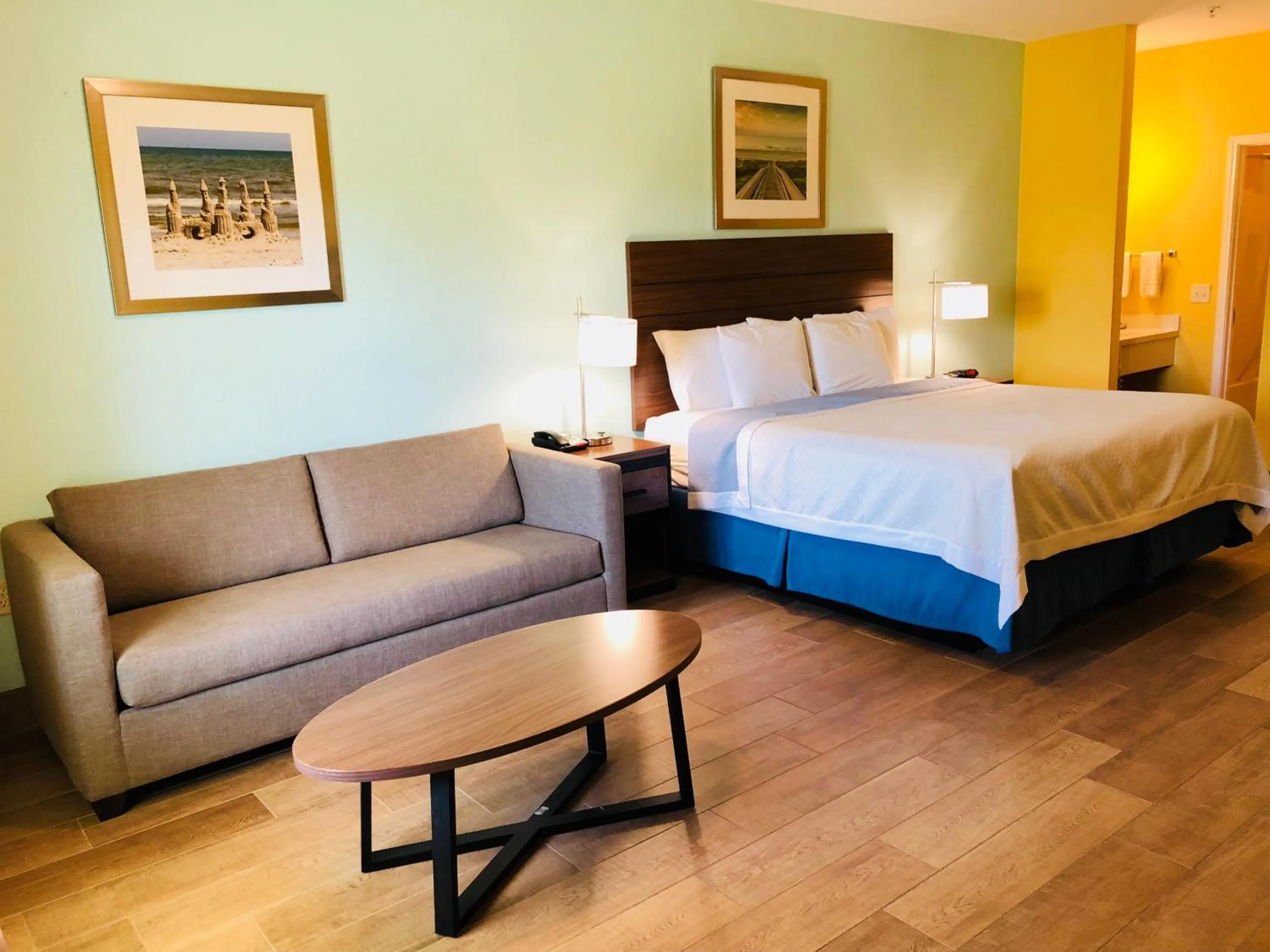 Photo of the whole room, Bed in Days Inn by Wyndham Port Aransas TX