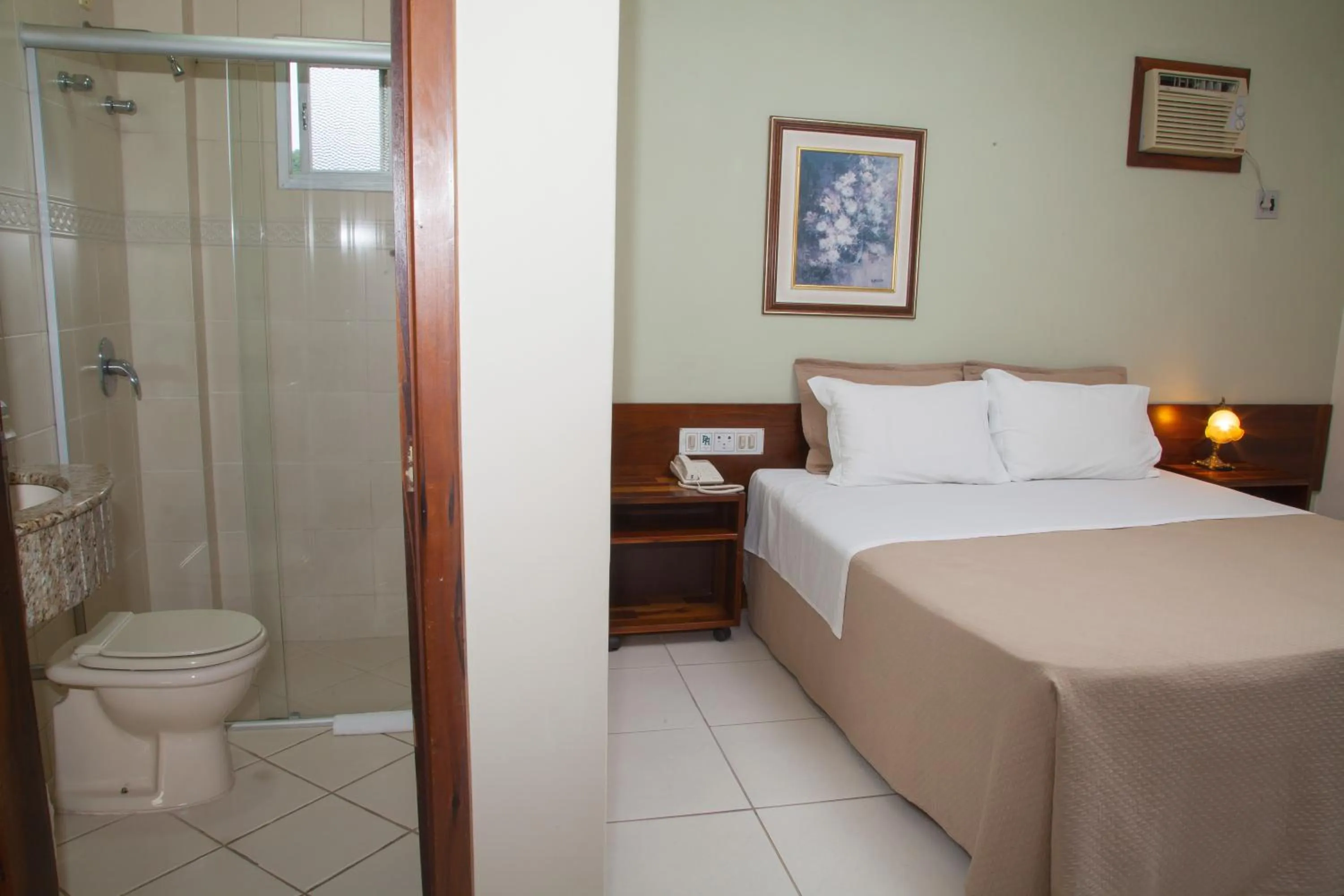 Photo of the whole room, Bed in Príncipe Hotel