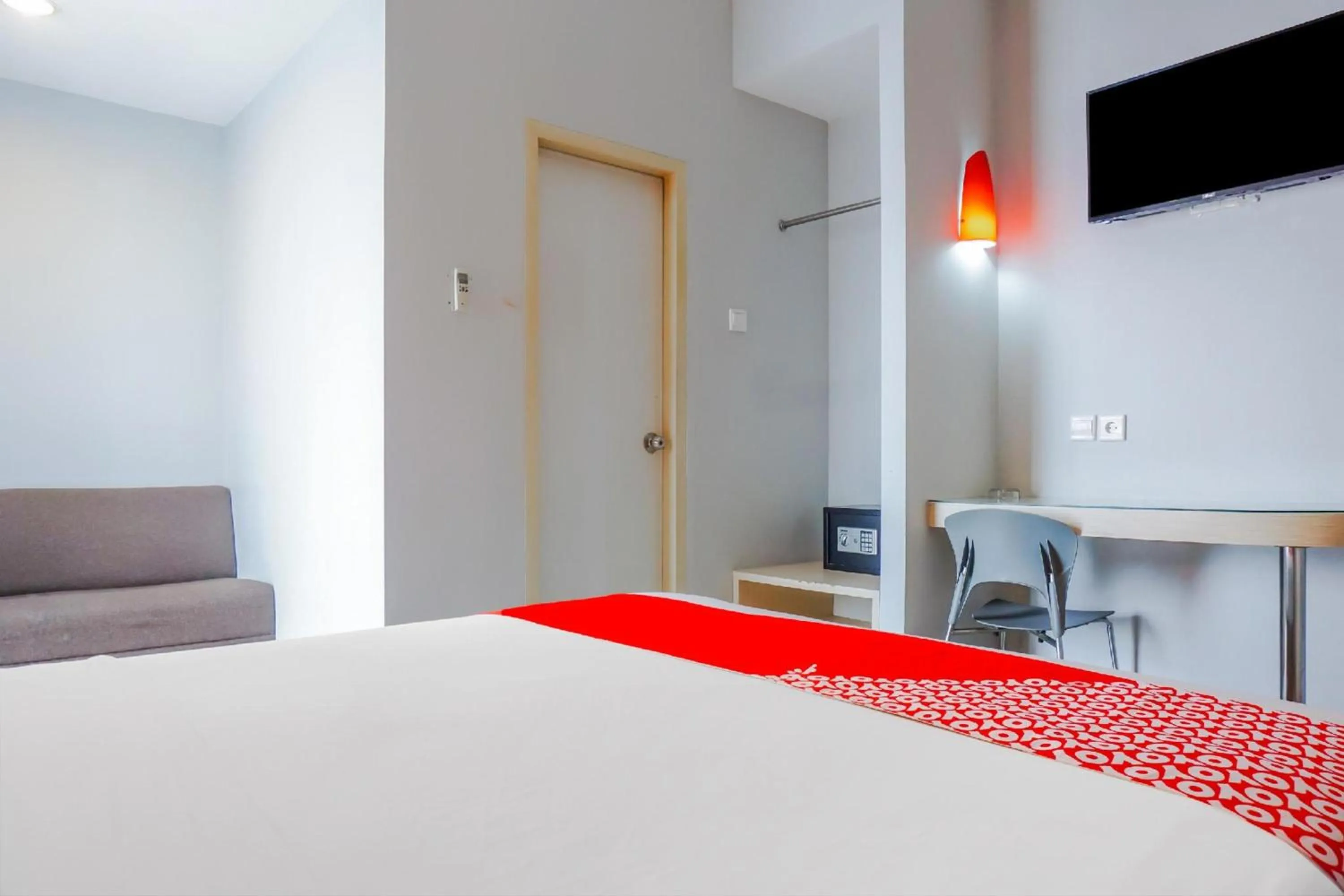 Photo of the whole room, Bed in Collection O Hotel Antara