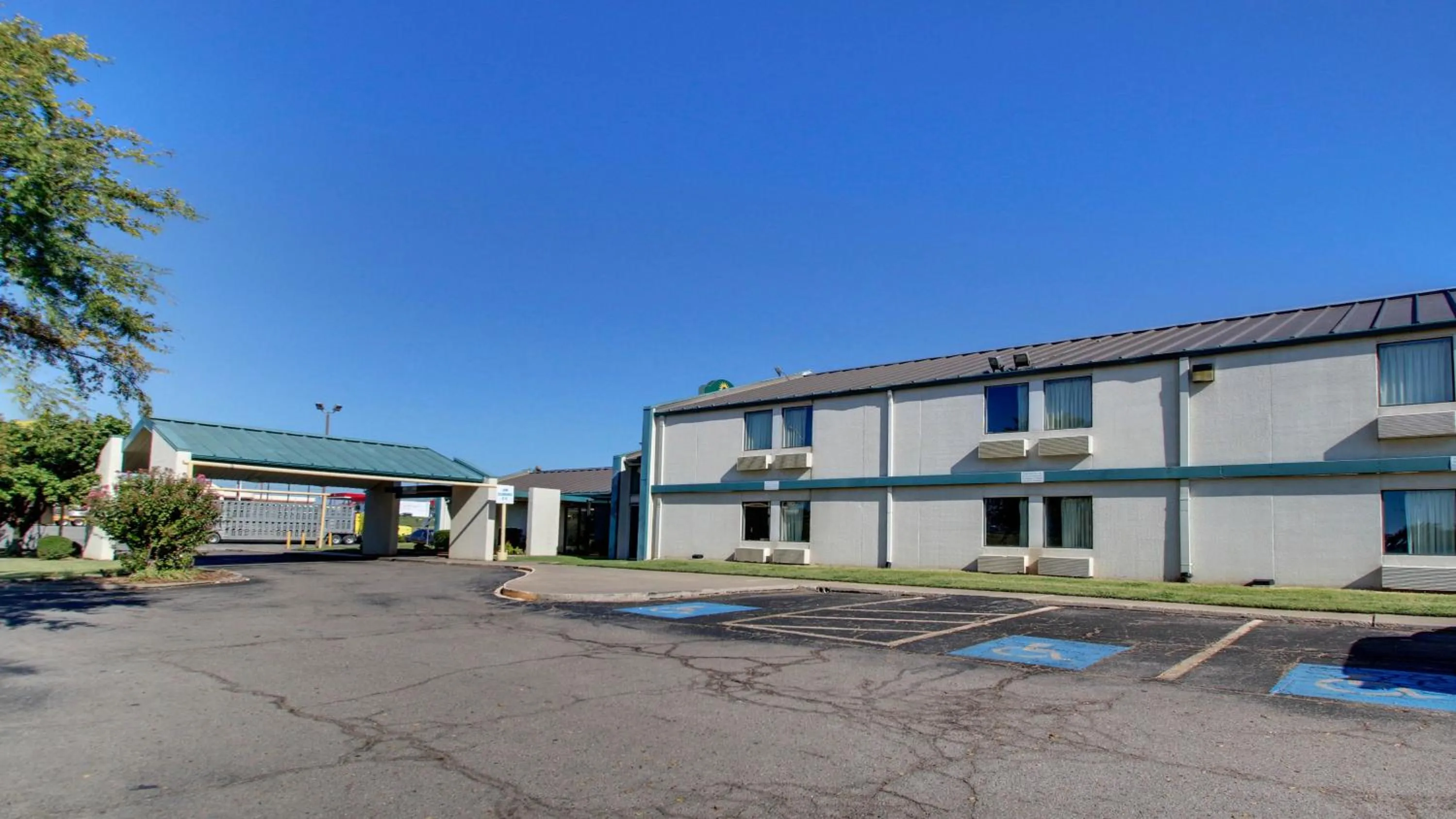 Decorative detail in Baymont Inn & Suites Shawnee