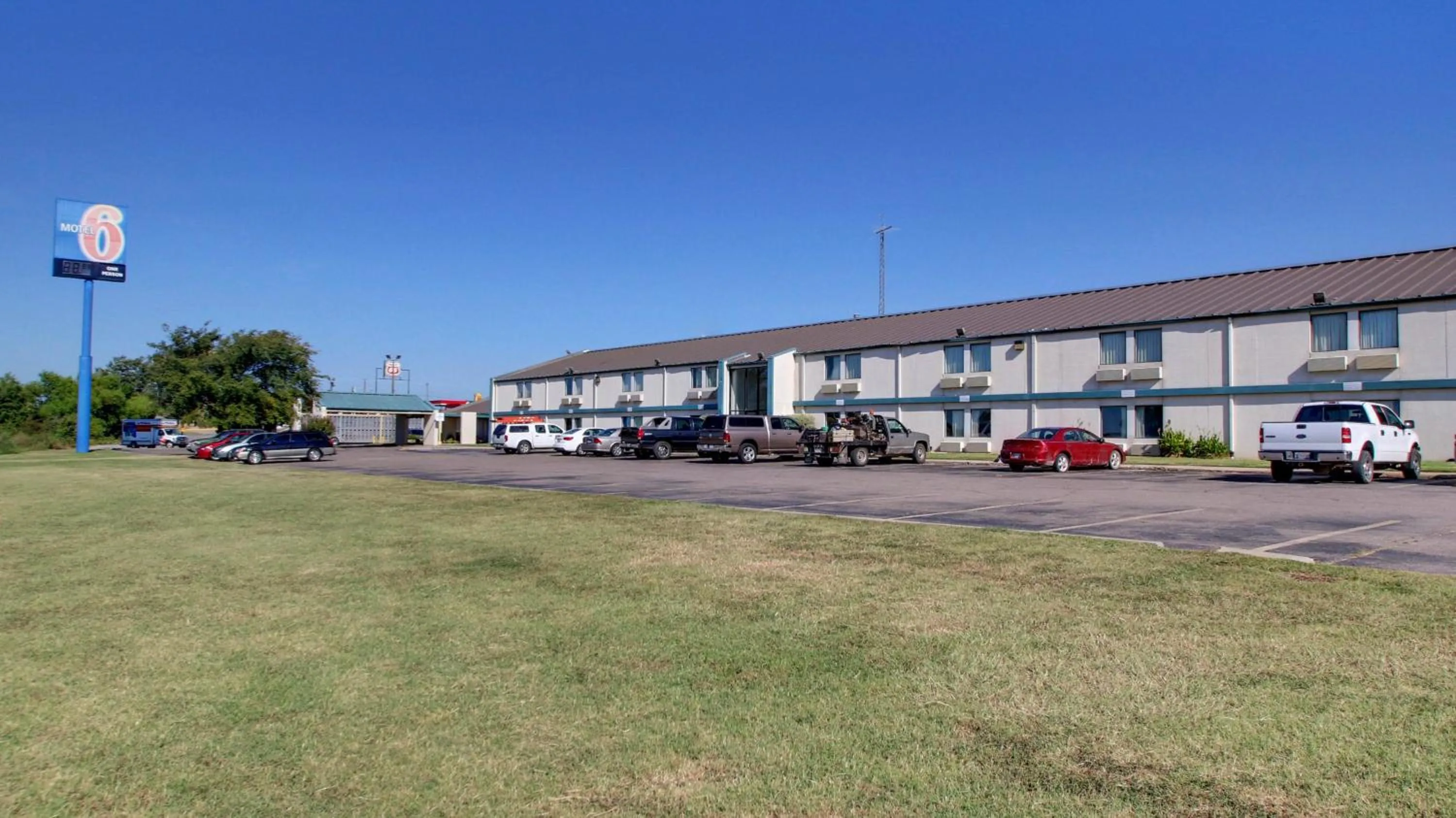 Property building in Baymont Inn & Suites Shawnee