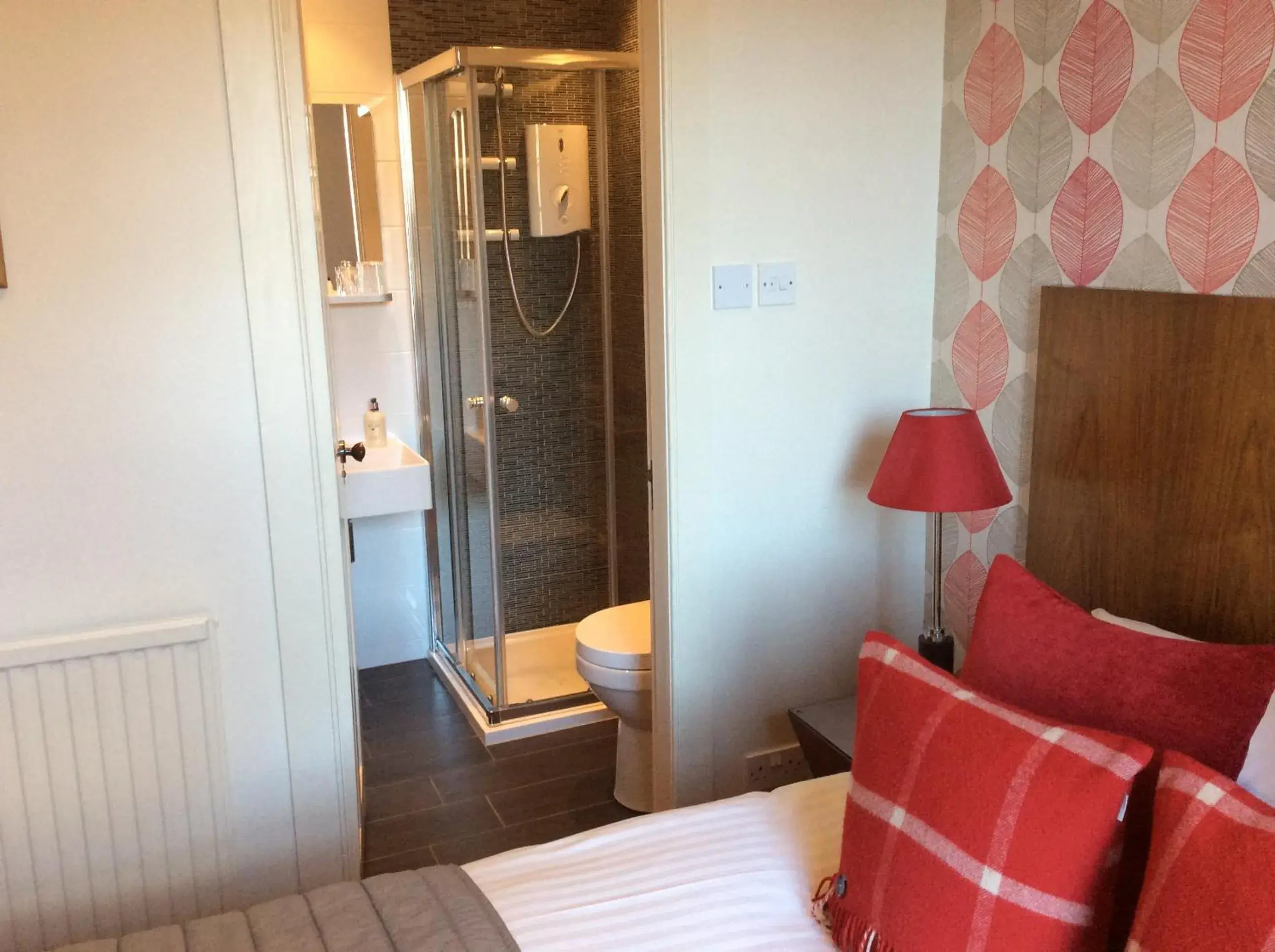 Small Double Room in No 5 Pilmour Small Double Room in No 5 Pilmour