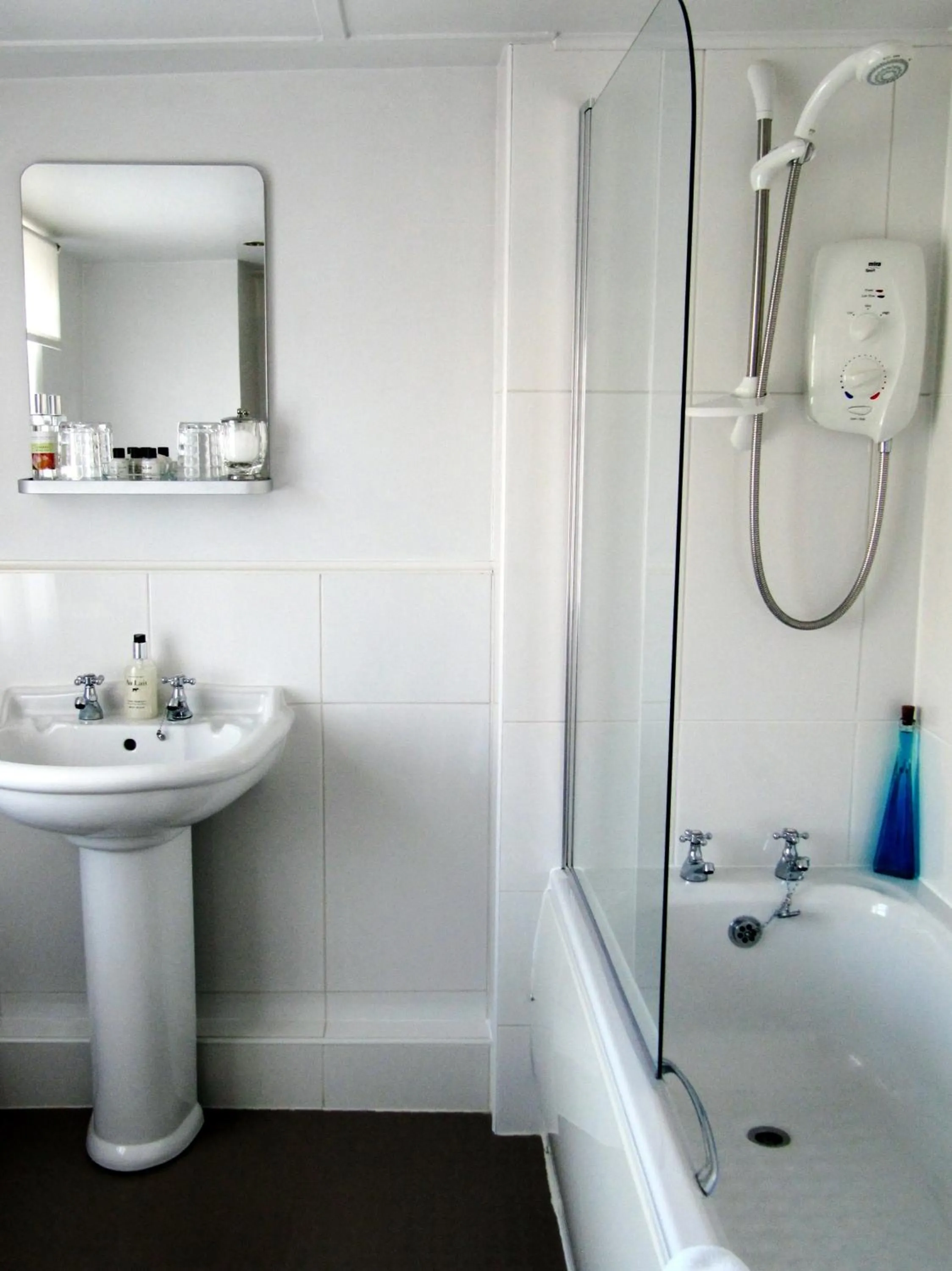 Bathroom in No 5 Pilmour