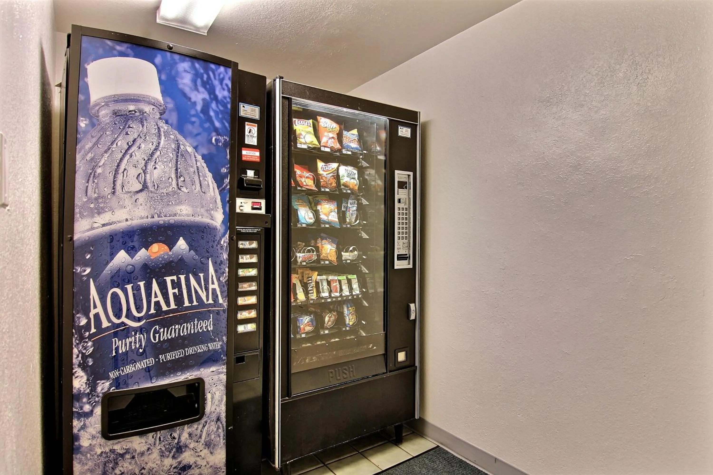 Decorative detail in Motel 6-Merrillville, IN