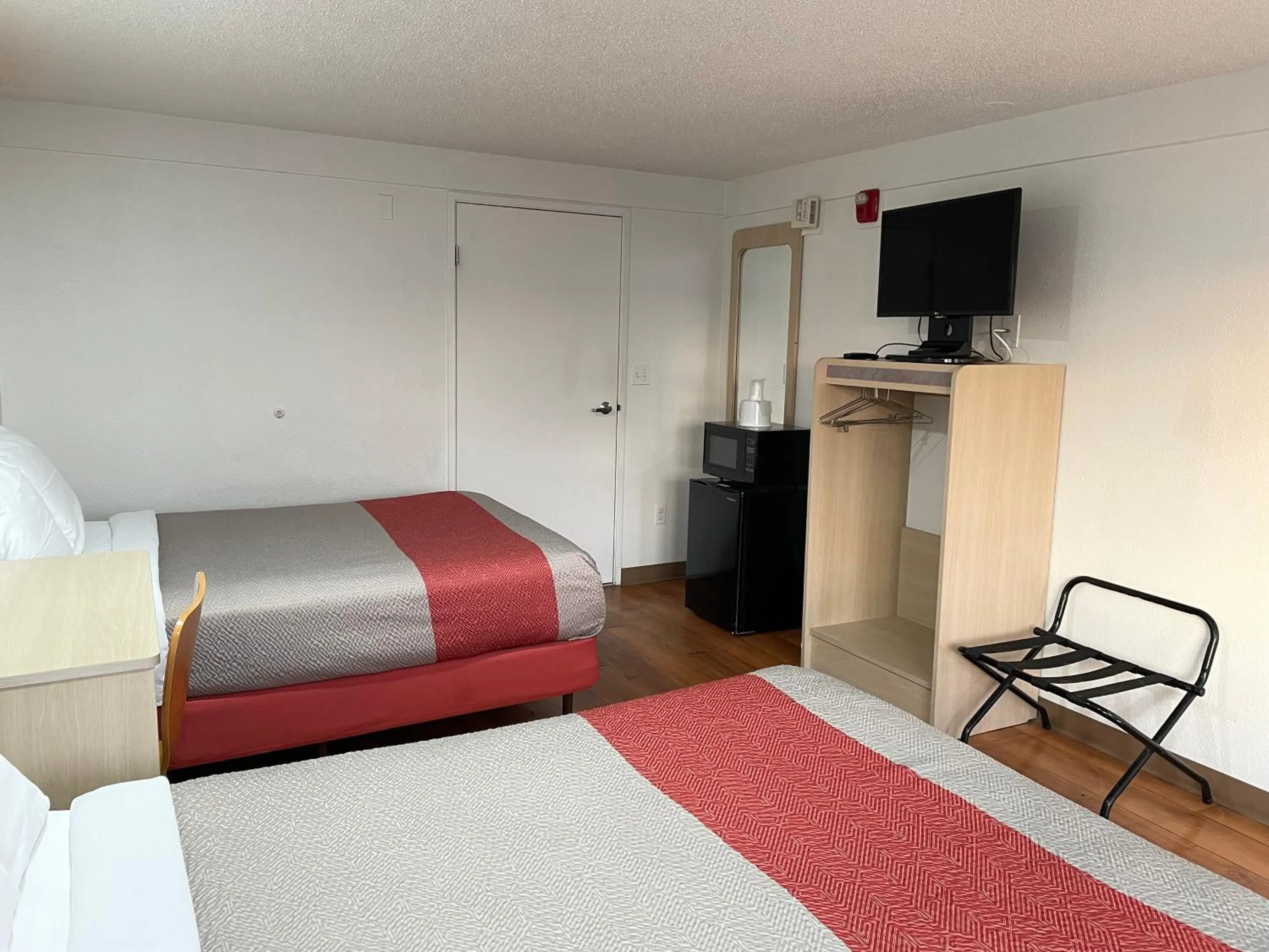 Bedroom, Bed in Motel 6 Hagerstown MD