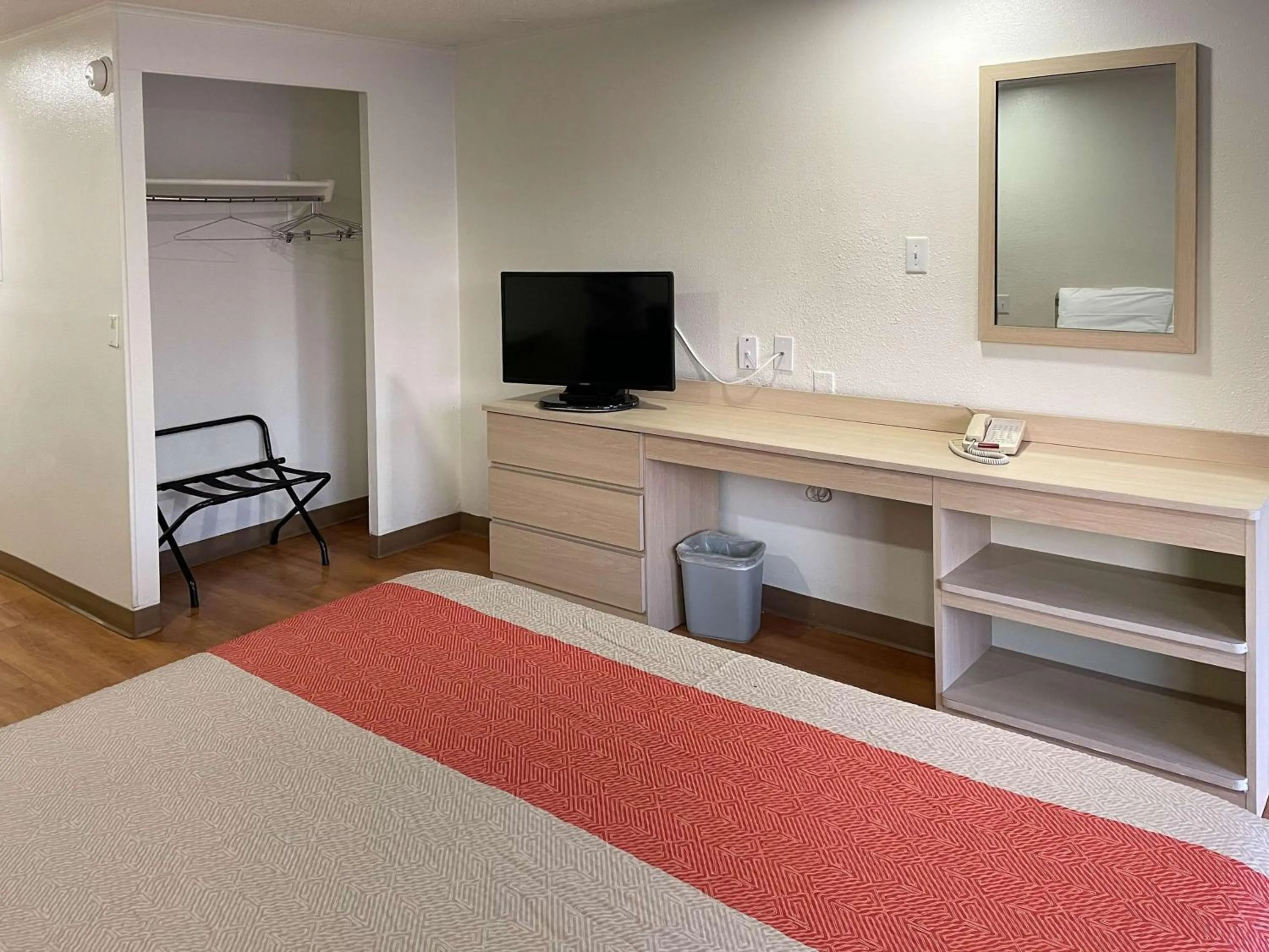 Bedroom, Bed in Motel 6 Hagerstown MD