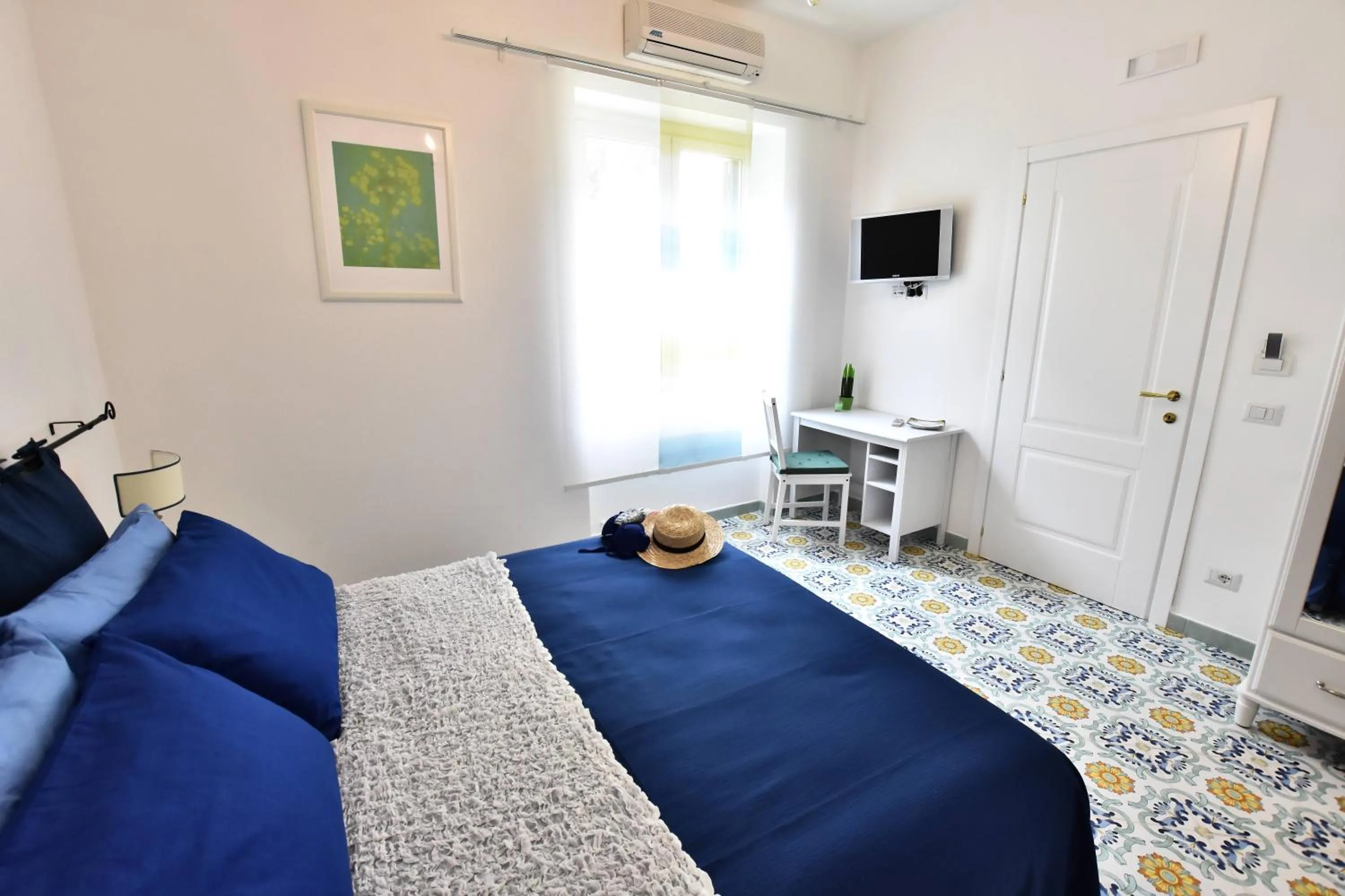 Photo of the whole room, Bed in Il Gelsomino Amalfi