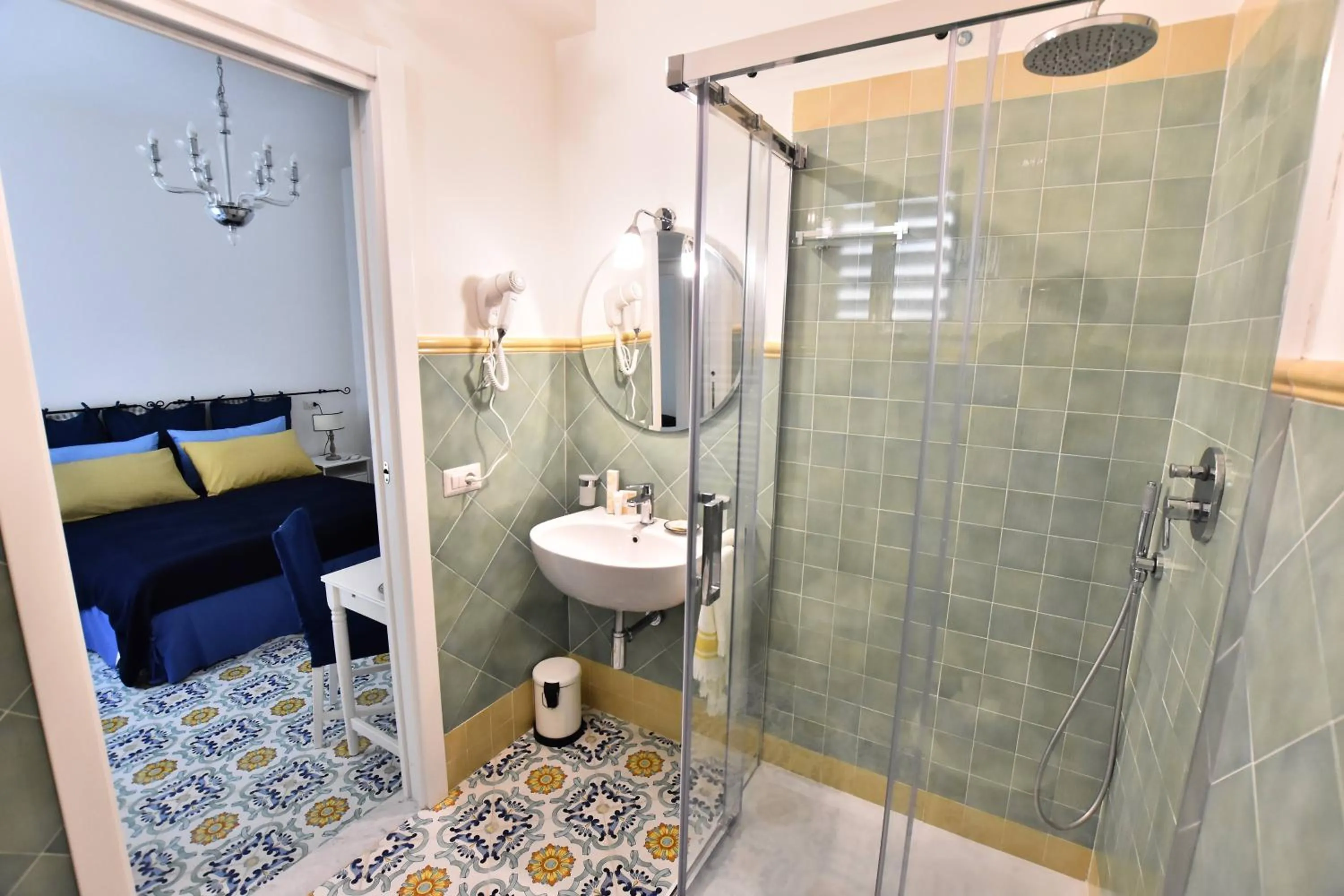 Shower in Il Gelsomino Amalfi