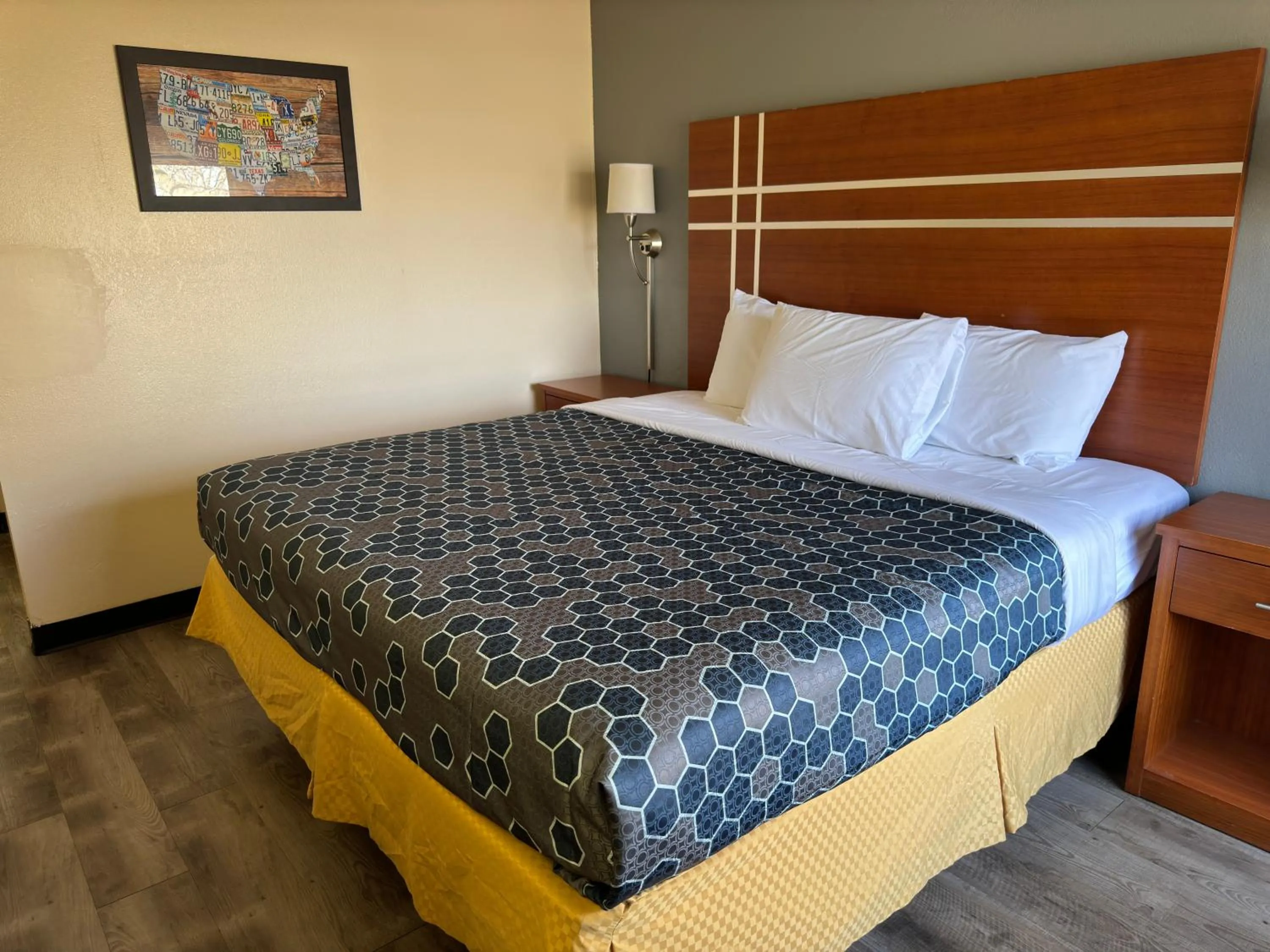 Bed in Econo Lodge Waite Park - St Cloud