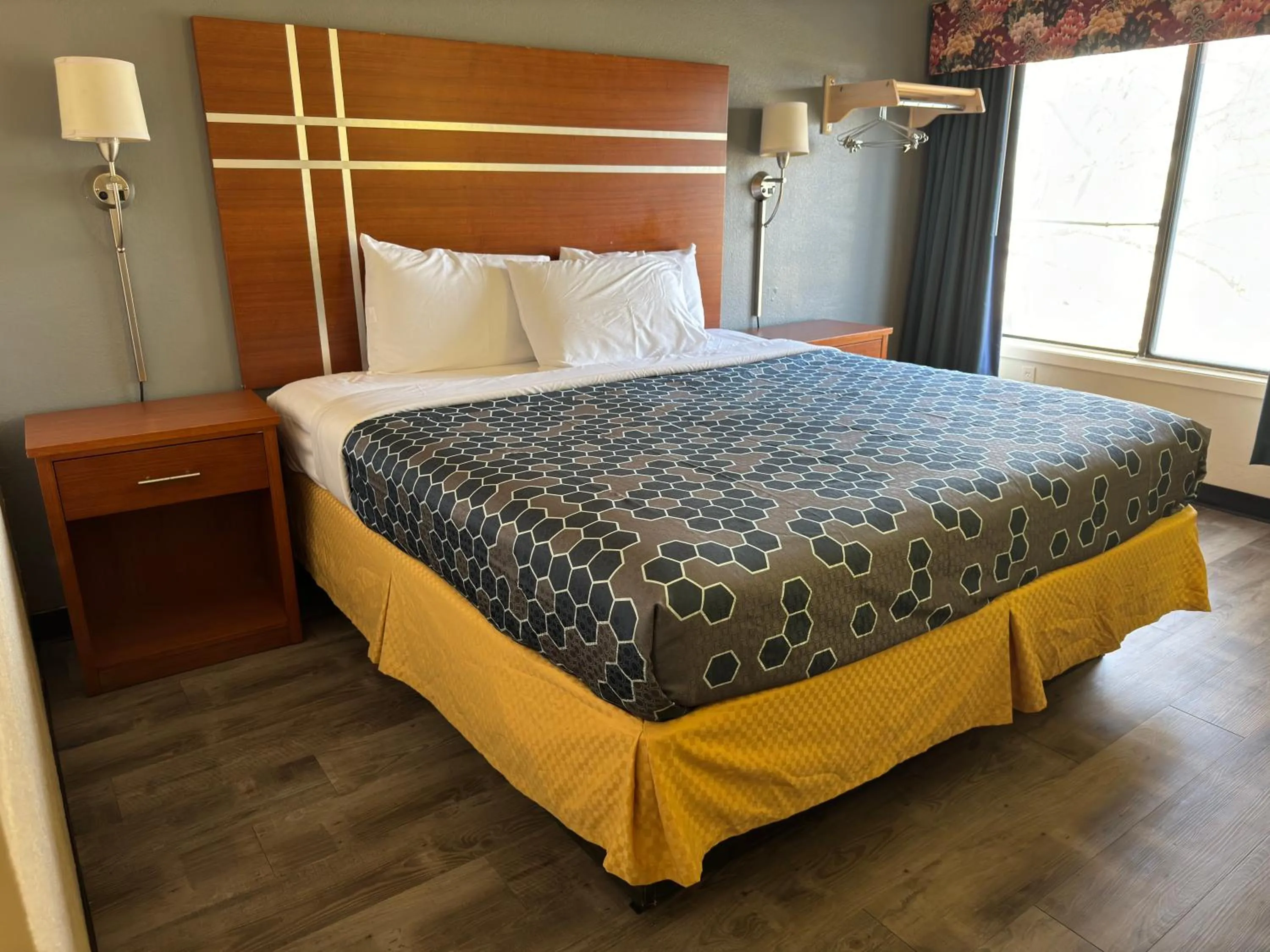 Bed in Econo Lodge Waite Park - St Cloud