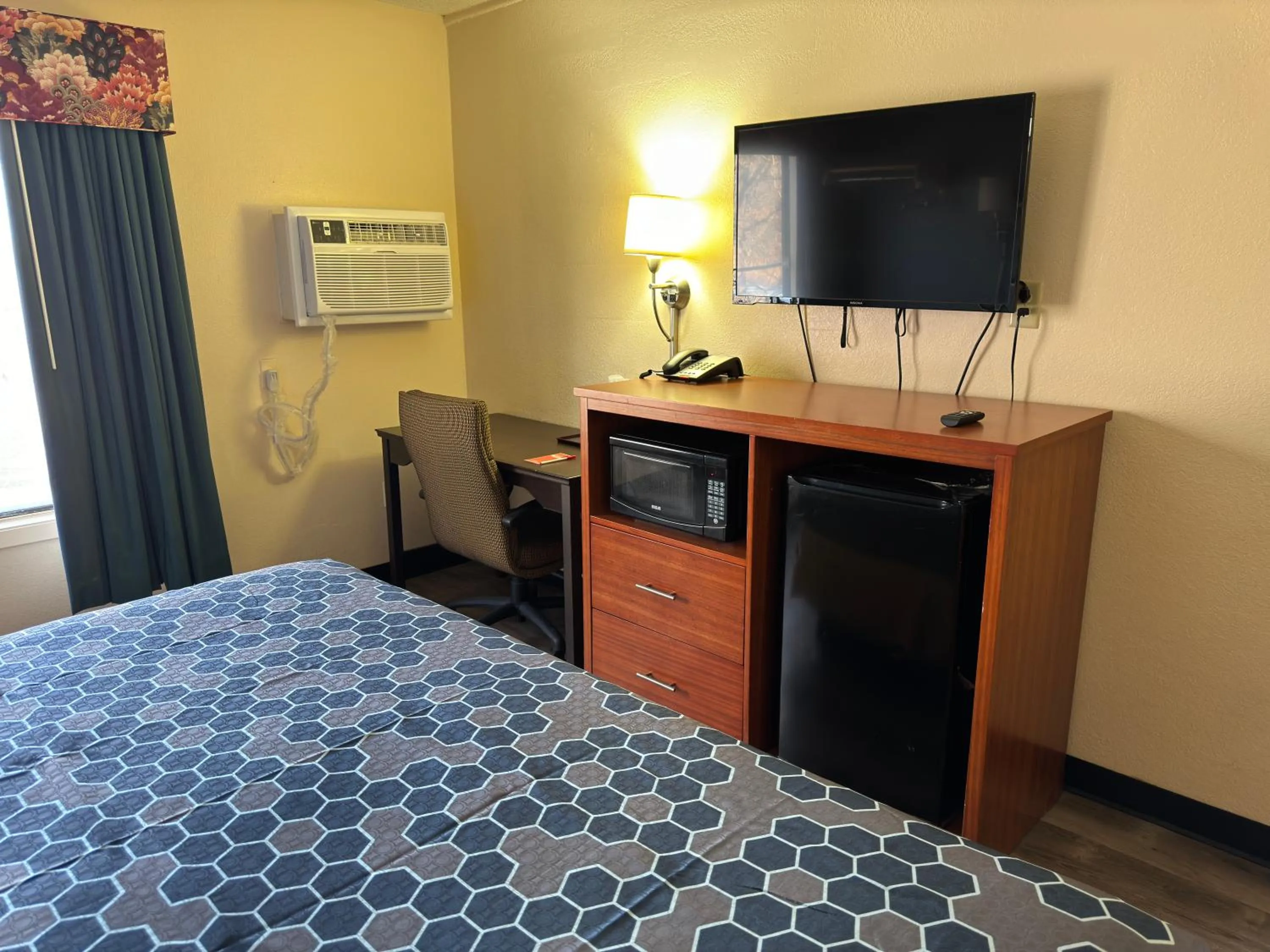 Bed in Econo Lodge Waite Park - St Cloud