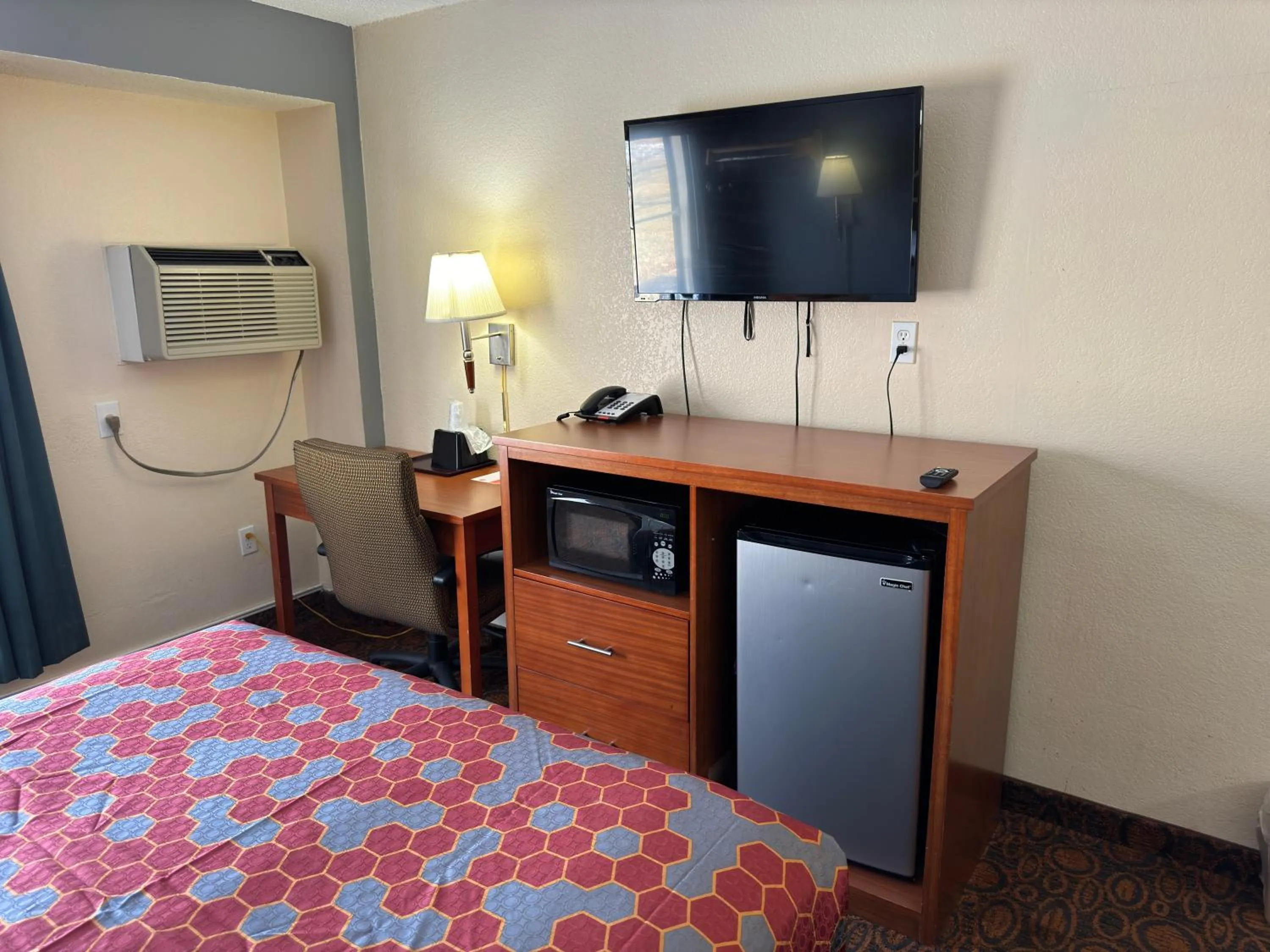 Bed in Econo Lodge Waite Park - St Cloud