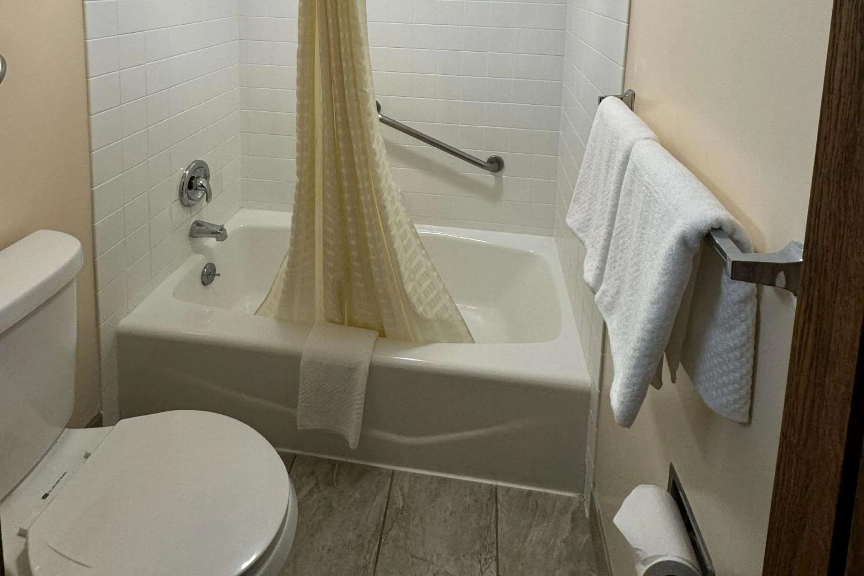 Bedroom in Econo Lodge Waite Park - St Cloud