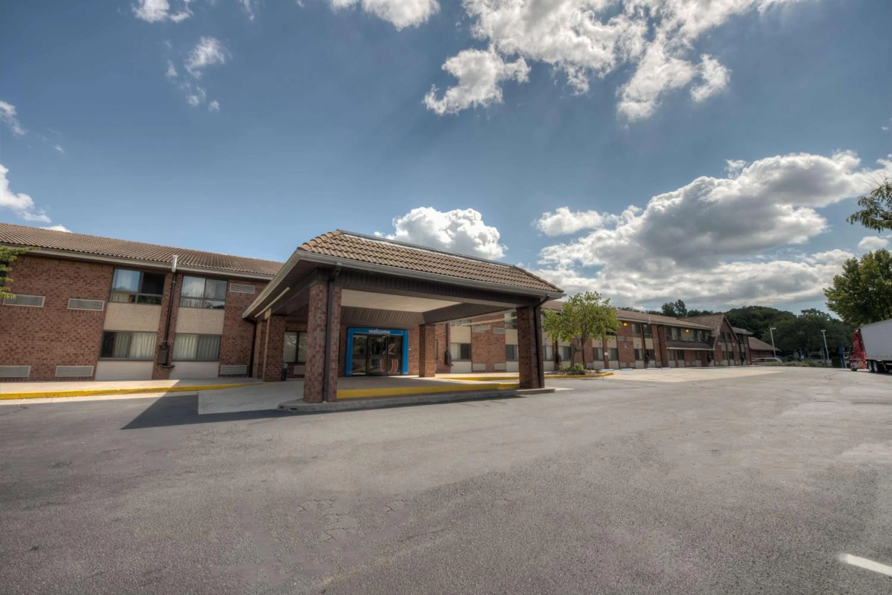 Property building in Motel 6-Branford, CT - New Haven