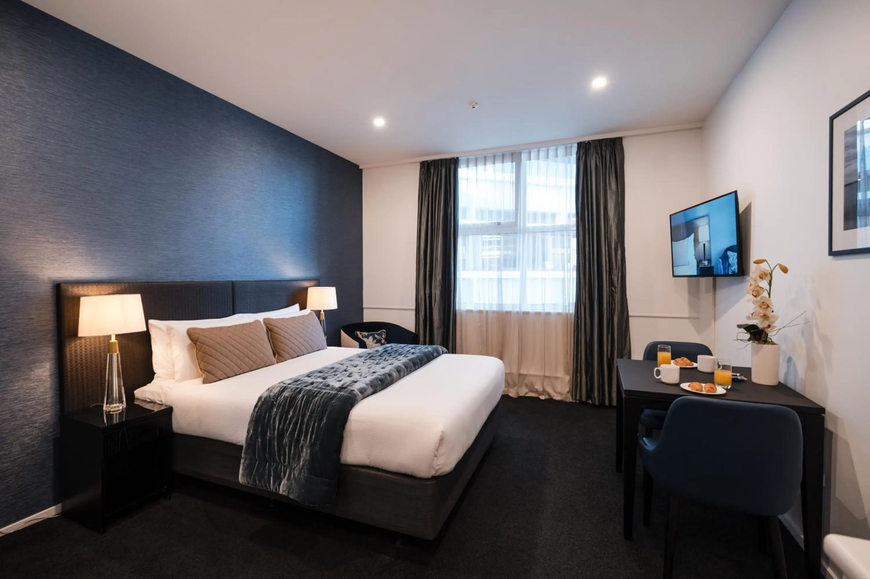 Bed in Gilmer Apartment Hotel