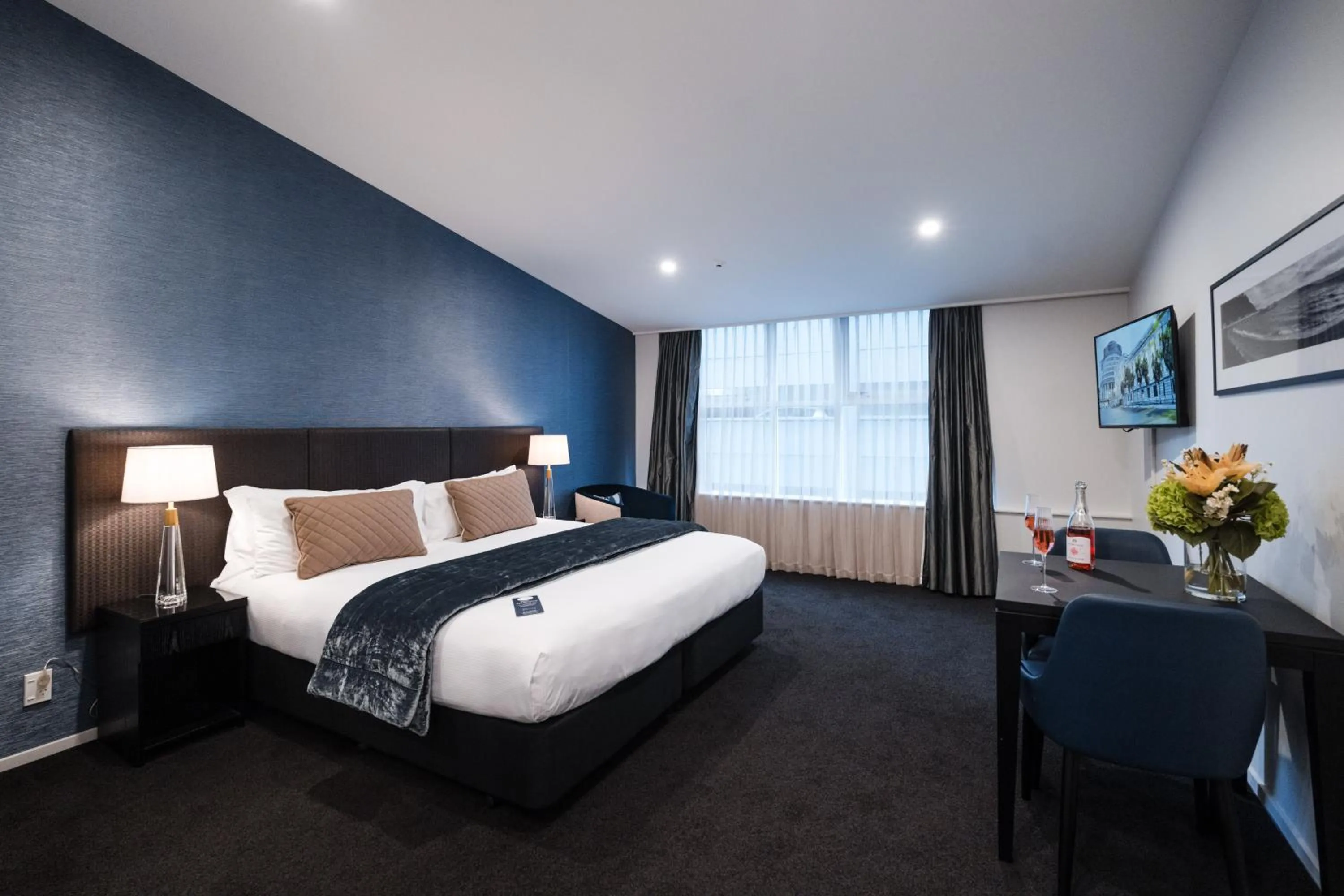 Bed in Gilmer Apartment Hotel