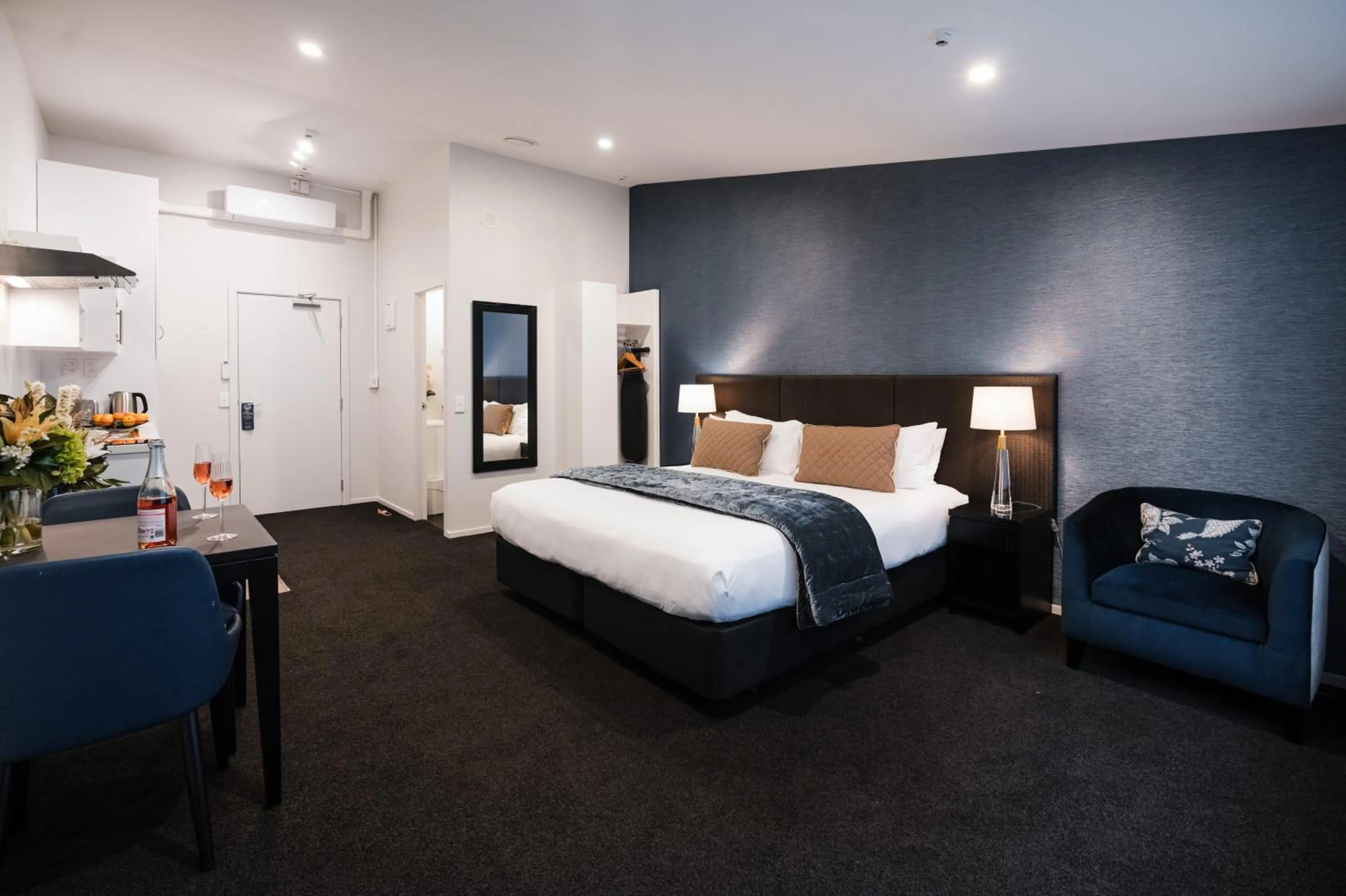 Bed in Gilmer Apartment Hotel