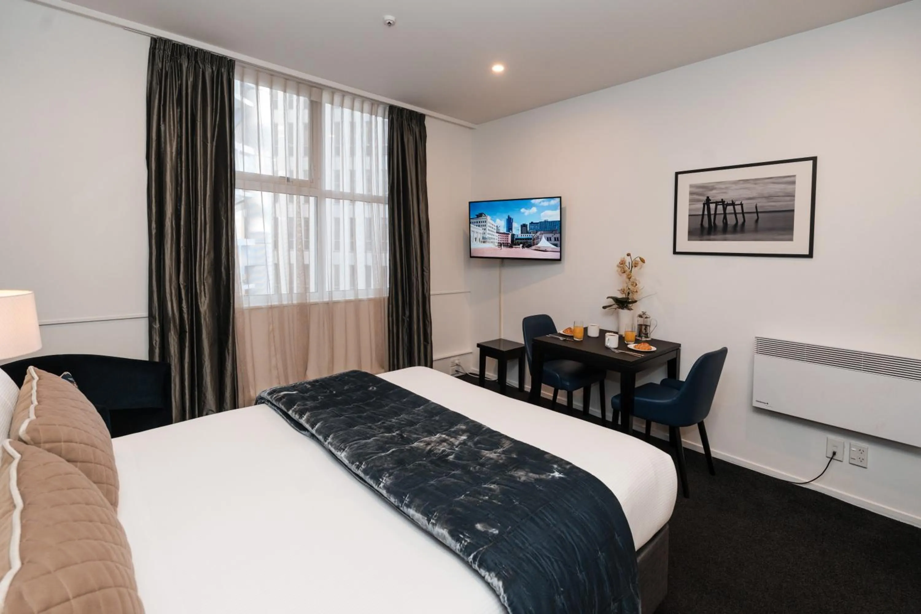 Bed in Gilmer Apartment Hotel