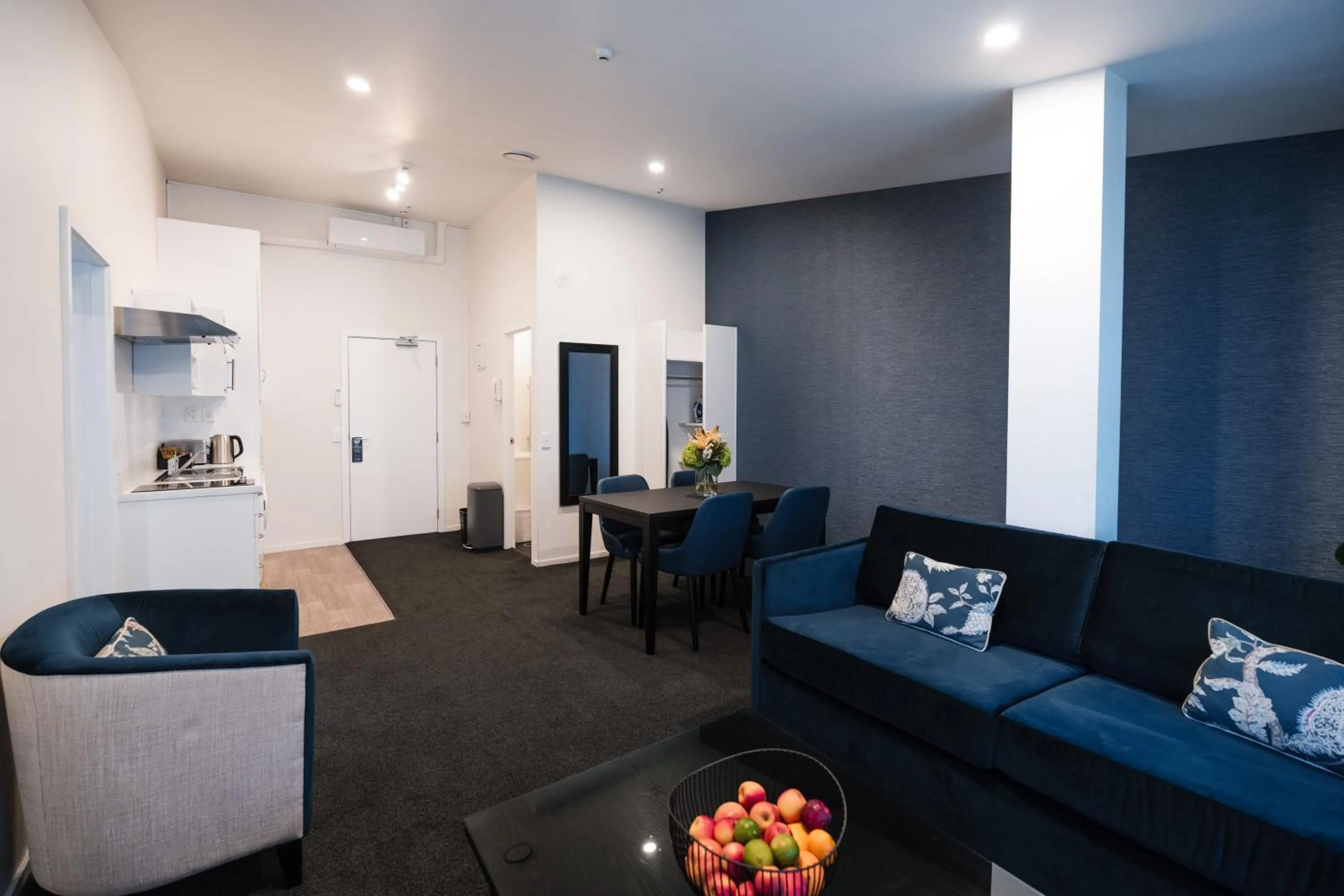 Living room in Gilmer Apartment Hotel